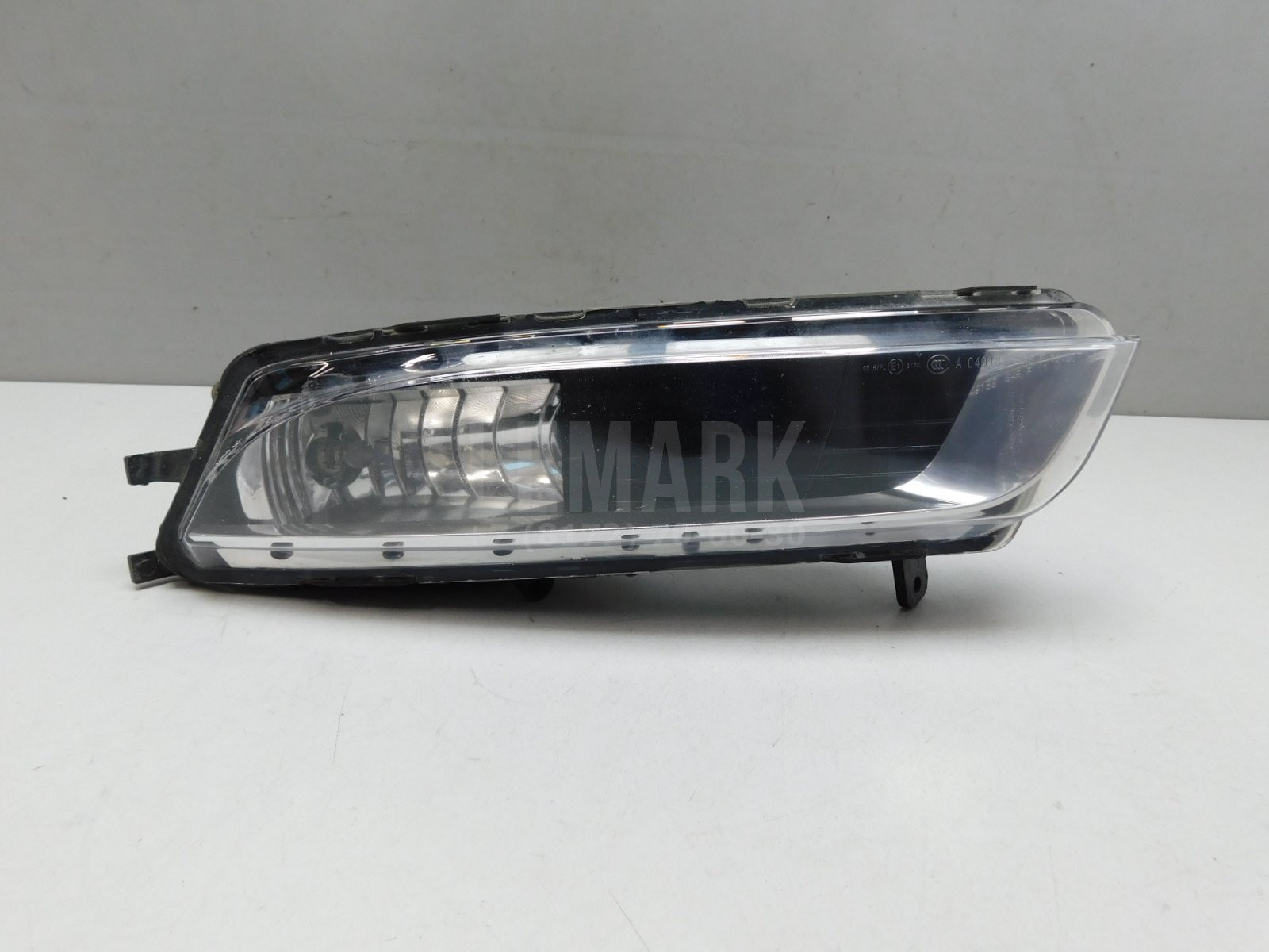 Фара противотуманная правая Volkswagen Passat CC 2008-2017 3C8941700