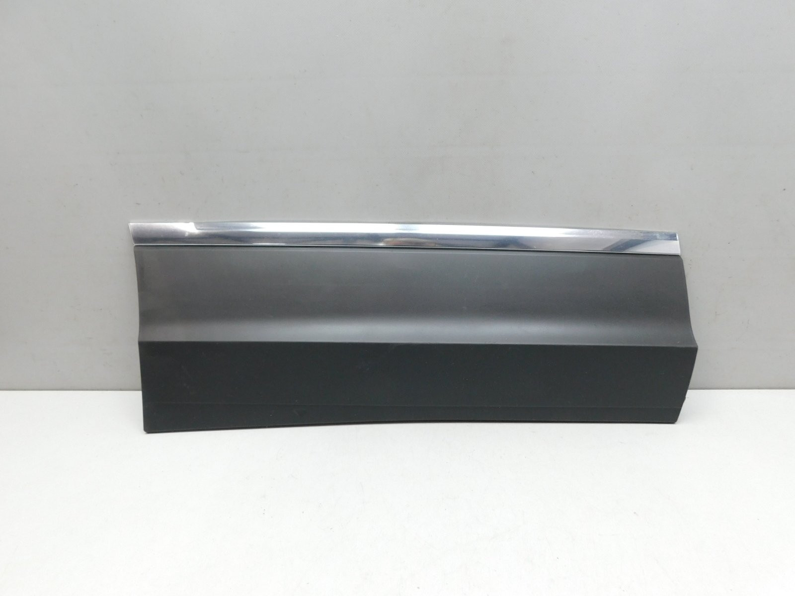 Накладка двери задней правой Volkswagen Tiguan 2017>