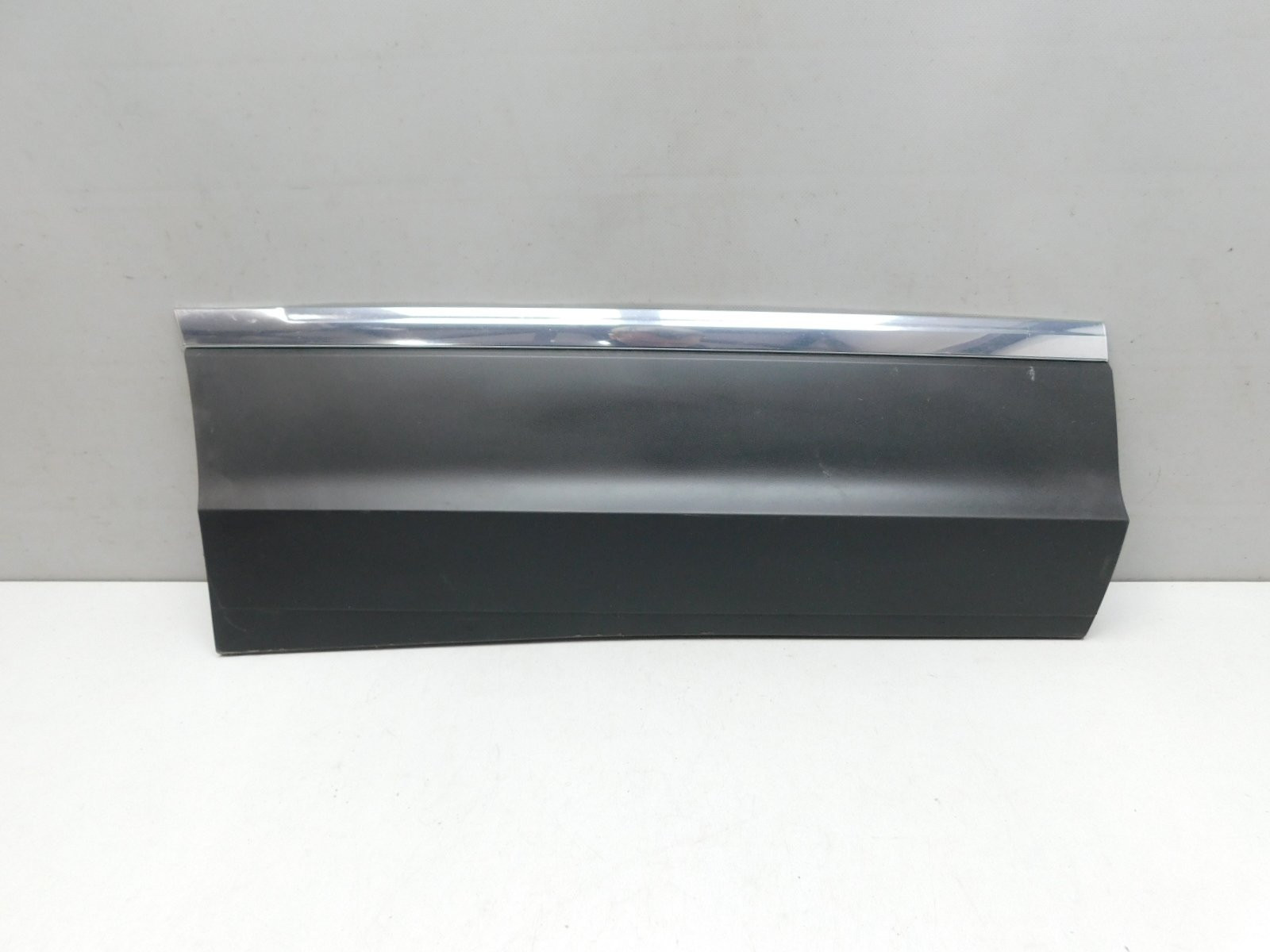 Накладка двери задней правой Volkswagen Tiguan 2017>