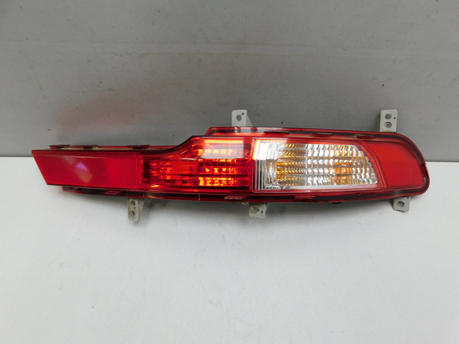 Фонарь задний в бампер правый Kia Sportage 2010-2015