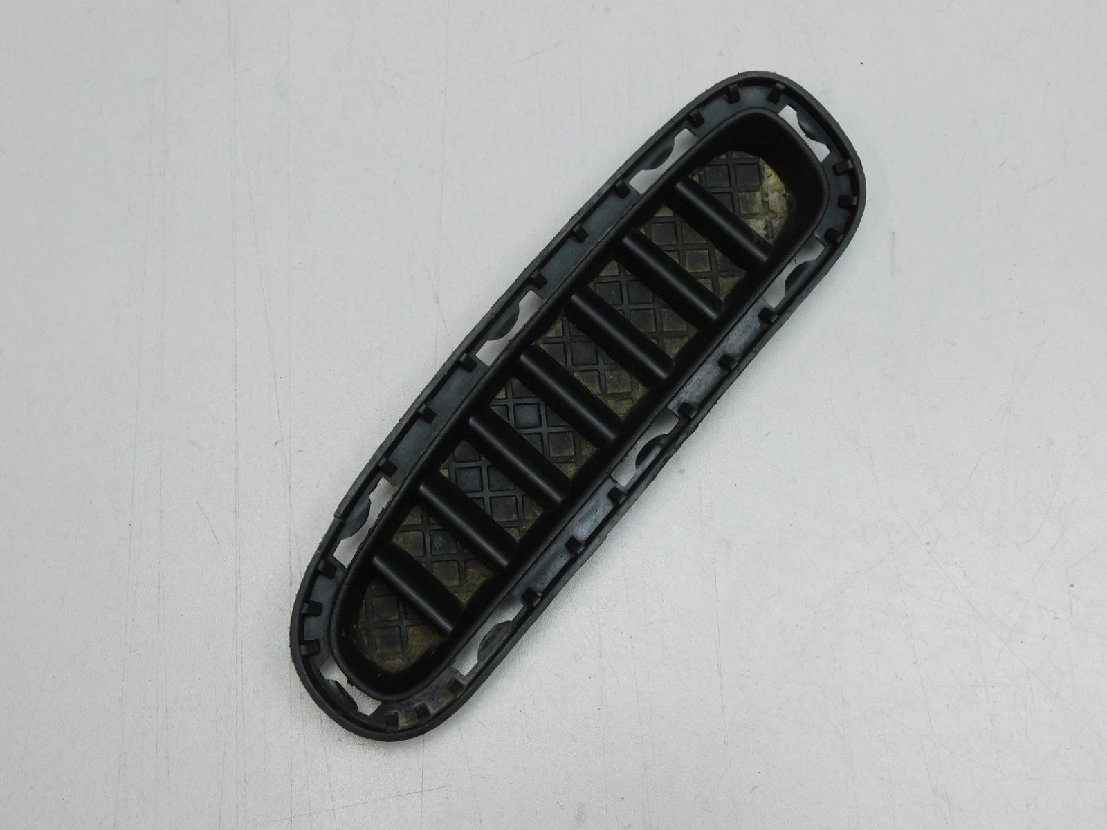 Решетка в бампер правая Kia Picanto 2011>