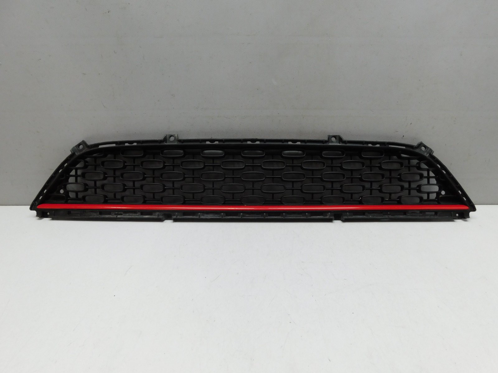 Решетка в бампер центральная Kia Picanto 2011>