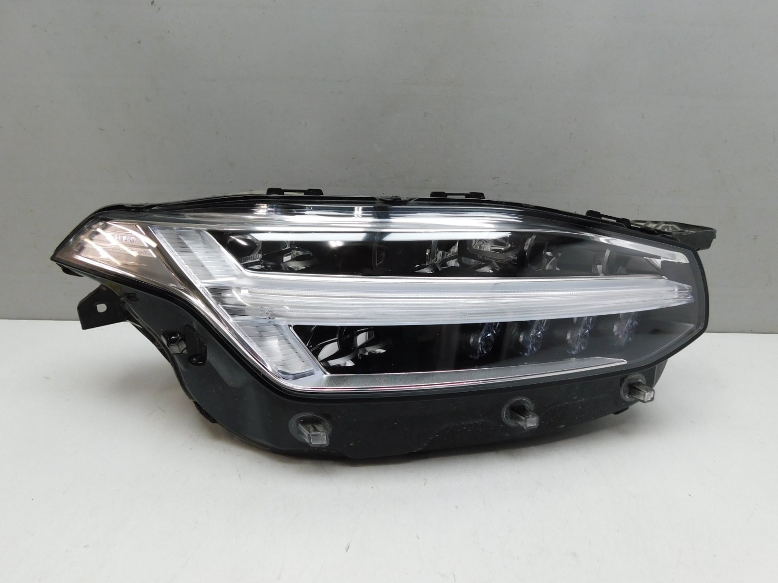 Фара правая Volvo XC90 2015>