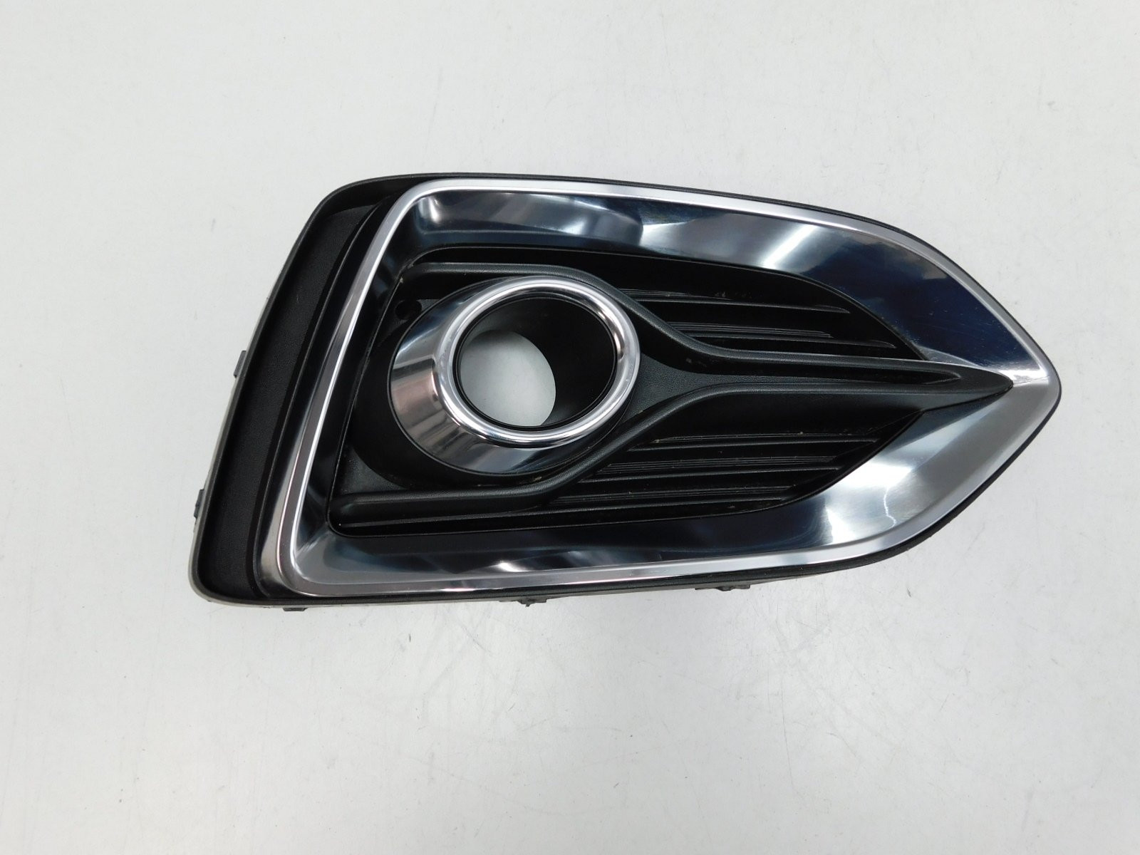 Решетка в бампер правая Hyundai Solaris 2017>