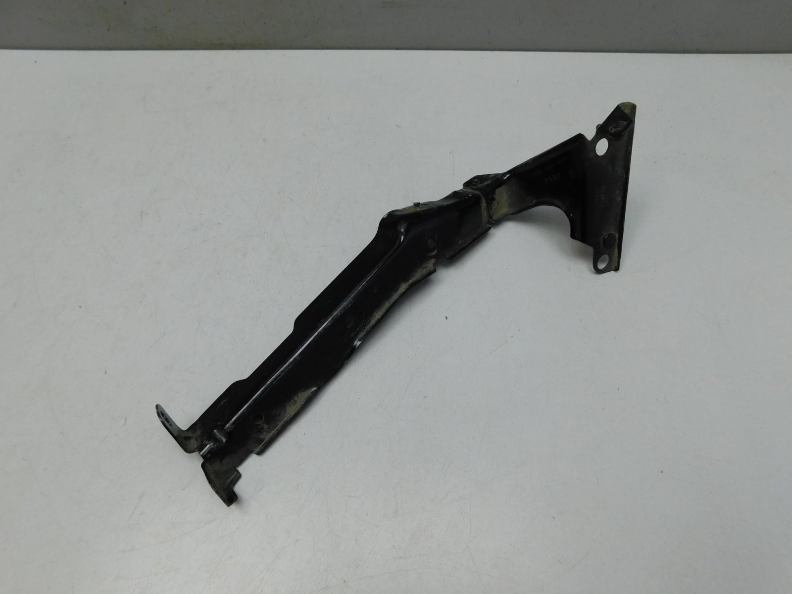 Кронштейн крепления левого крыла Audi A4 [B8] 2007-2015