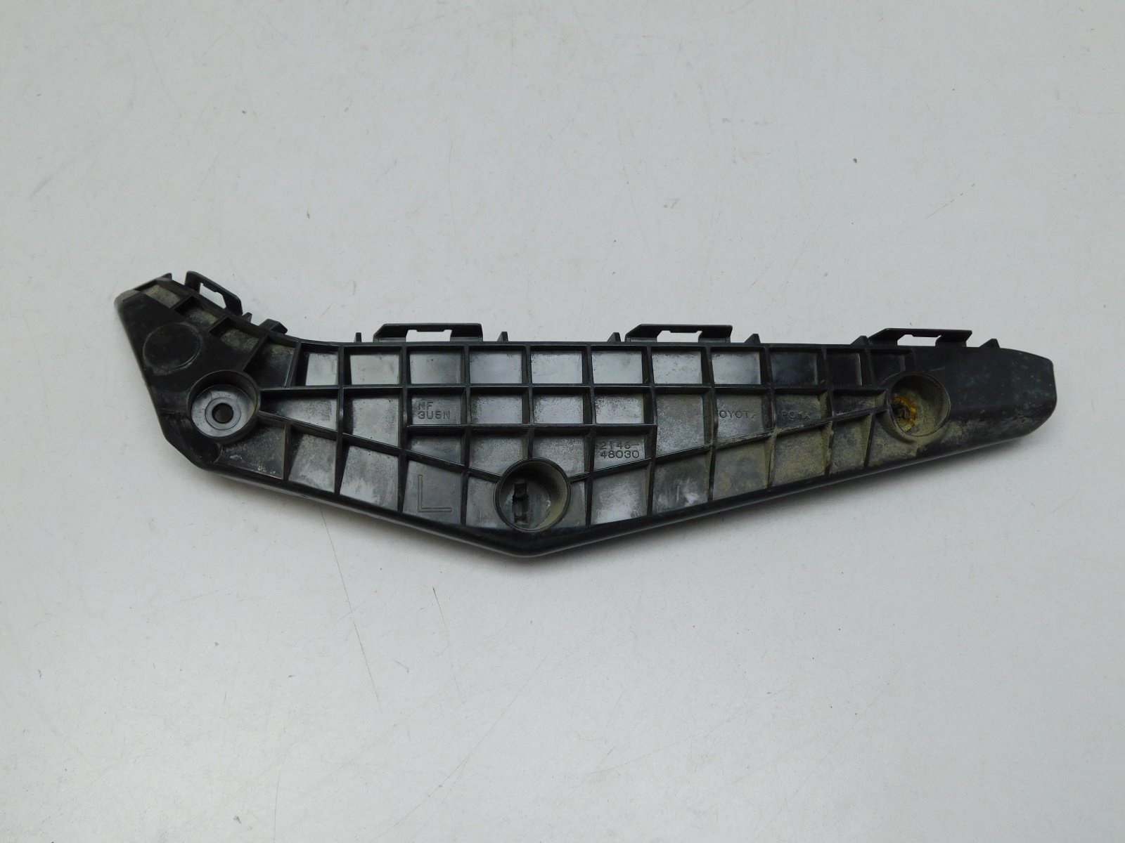 Направляющая переднего бампера Toyota Highlander II 2007-2013