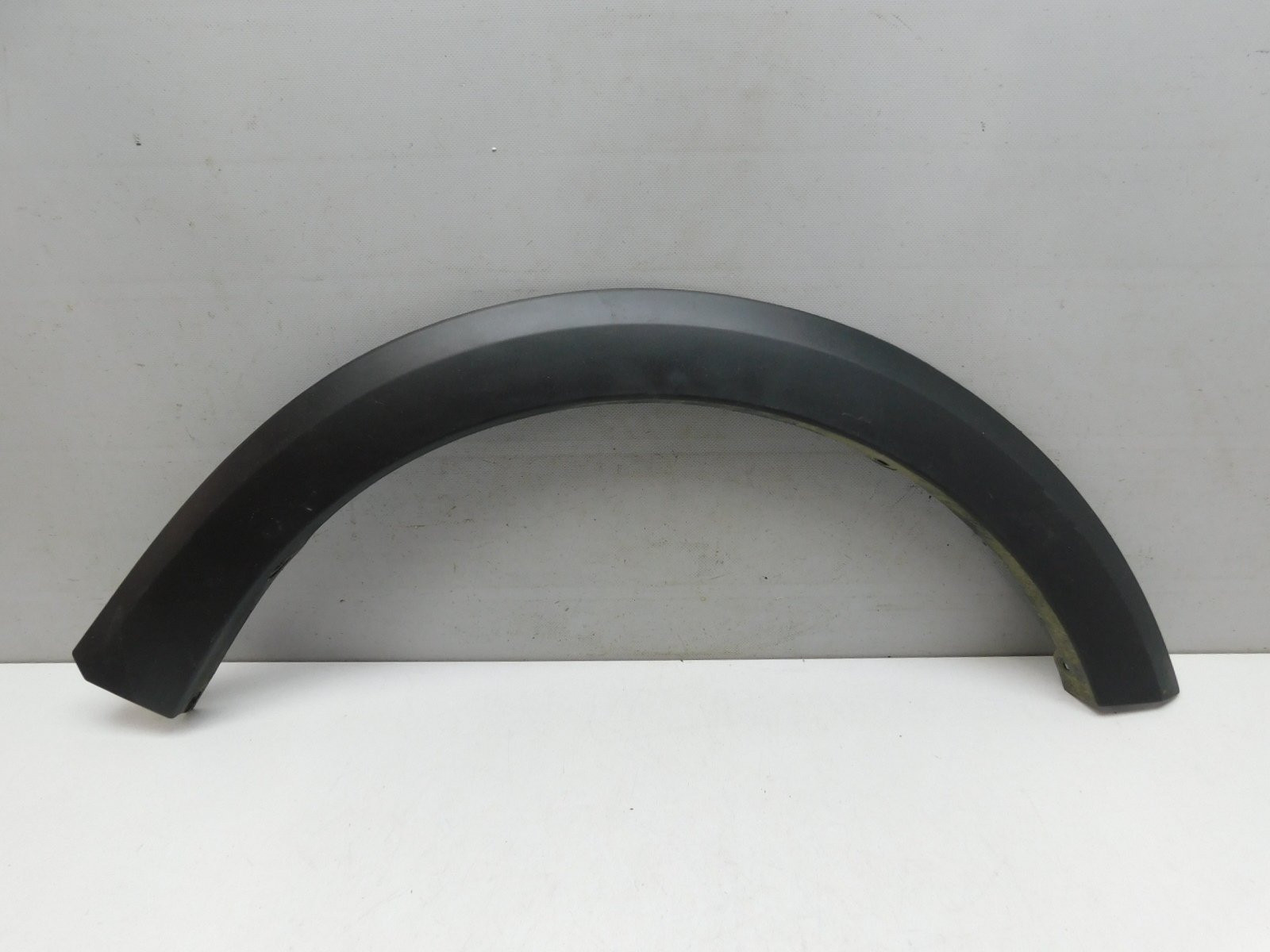 Накладка крыла переднего правого Renault Sandero 2014>