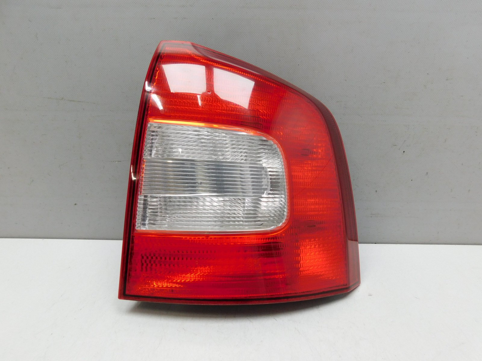 Фонарь задний правый Skoda Octavia II (A5 1Z) 2004-2013