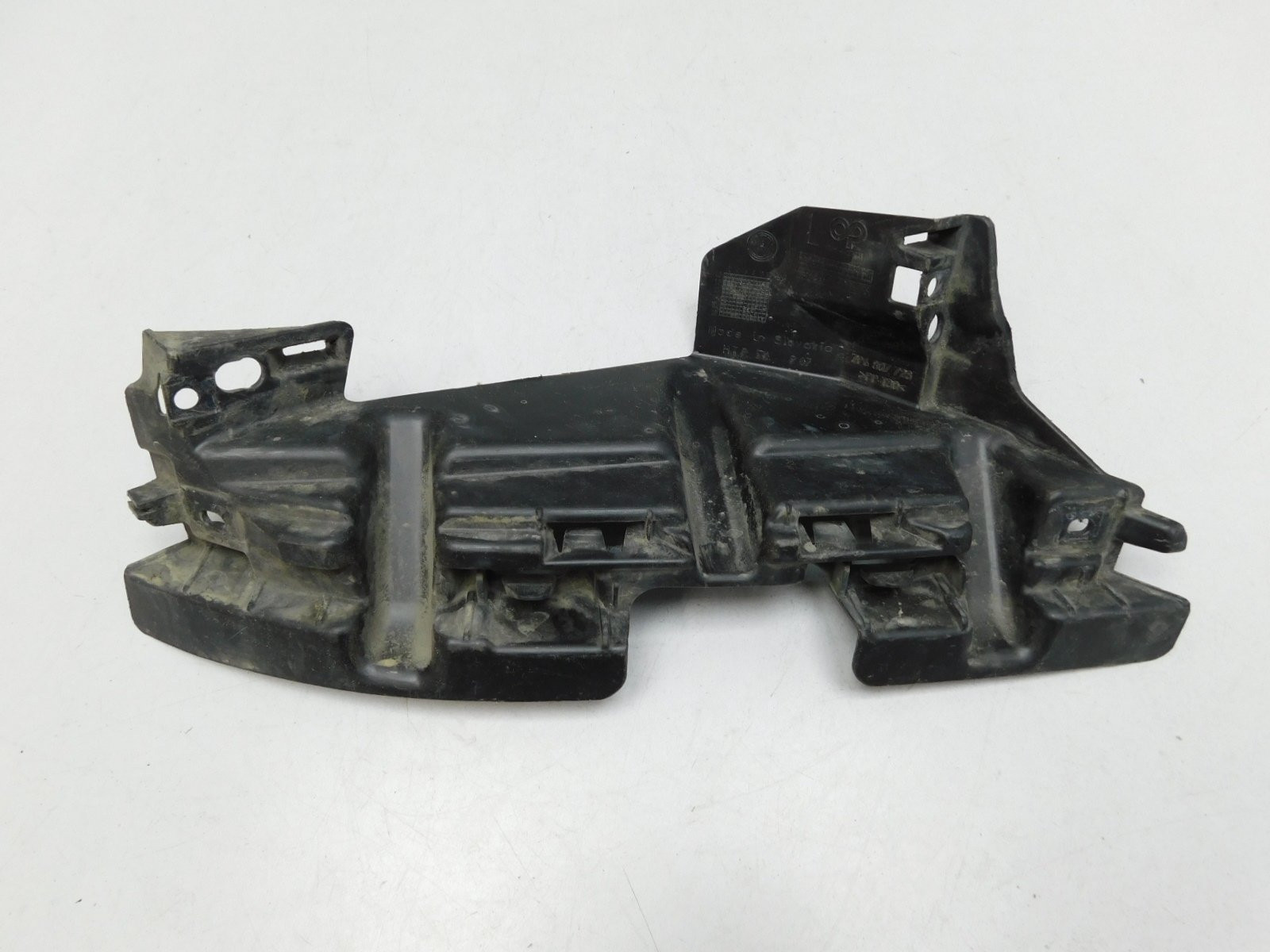 Кронштейн фары левой Volkswagen Touareg 2010>