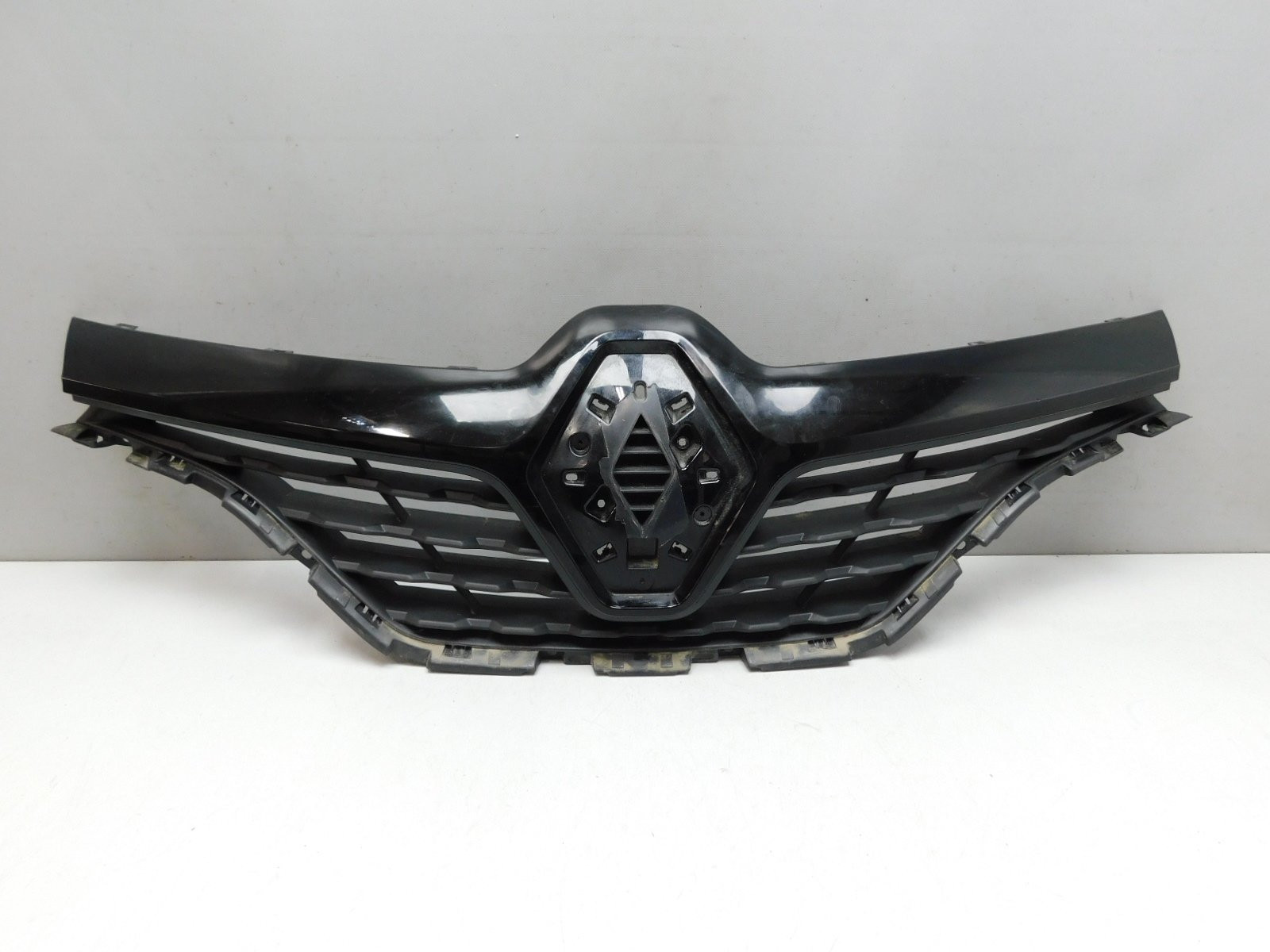 Решетка радиатора Renault Kaptur 2016>