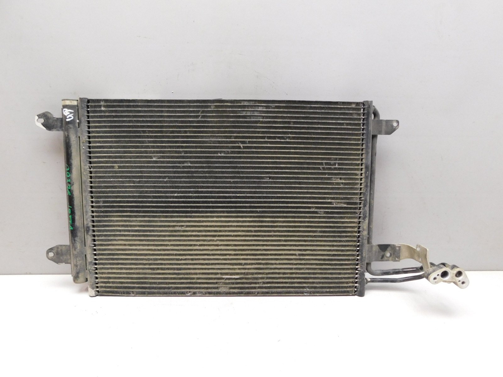 Радиатор кондиционера Volkswagen Jetta 2011>