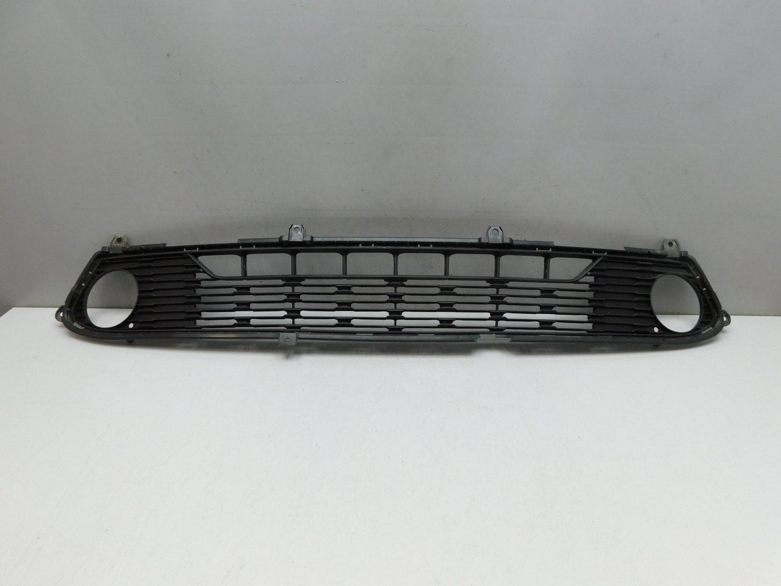 Решетка в бампер центральная Kia Cerato 2018>