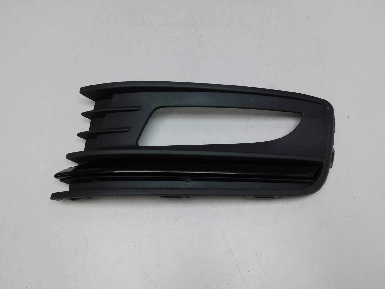 Решетка в бампер левая Volkswagen Polo Sedan 2011-2020