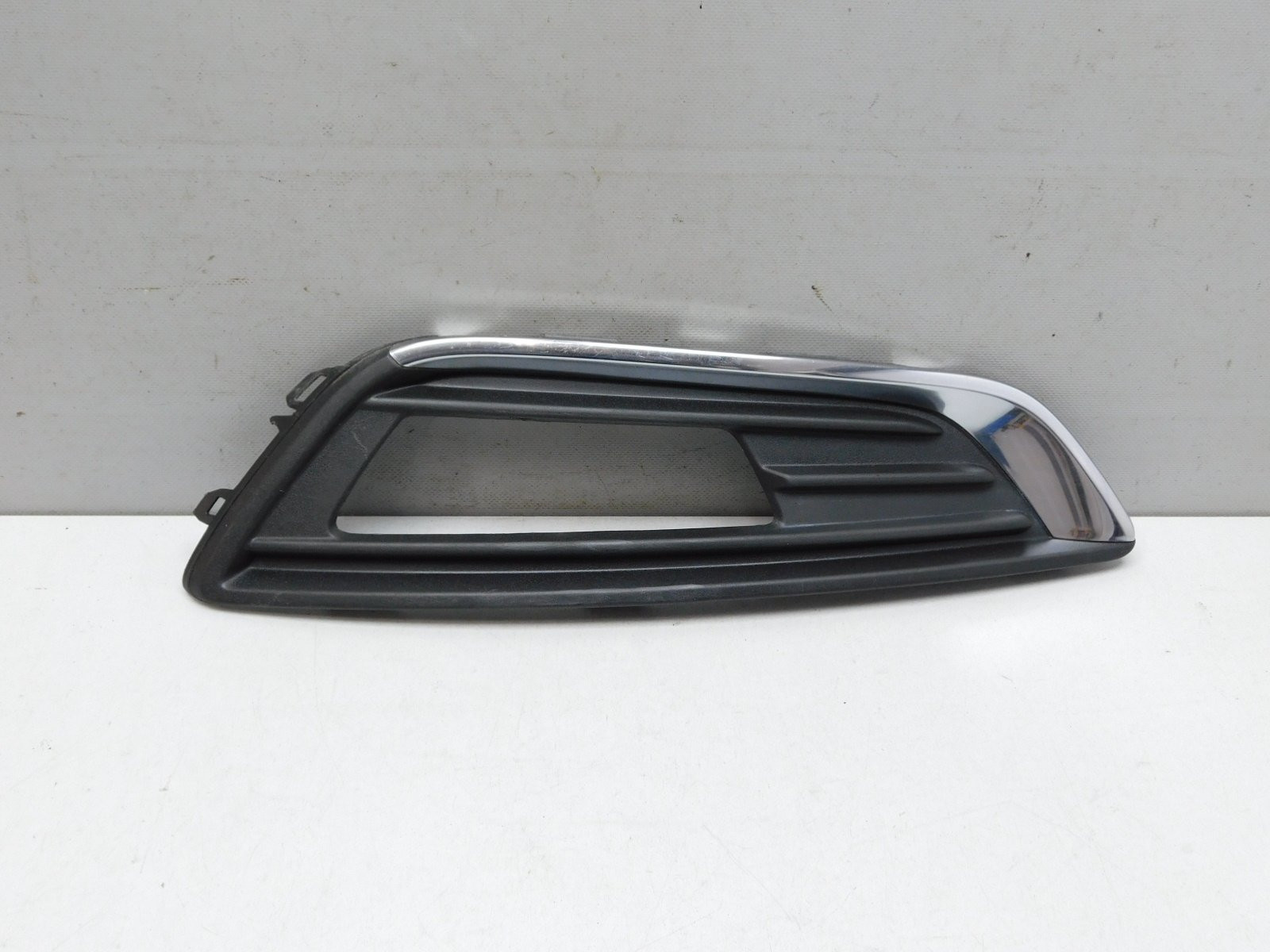 Решетка в бампер левая Ford Focus III 2011>