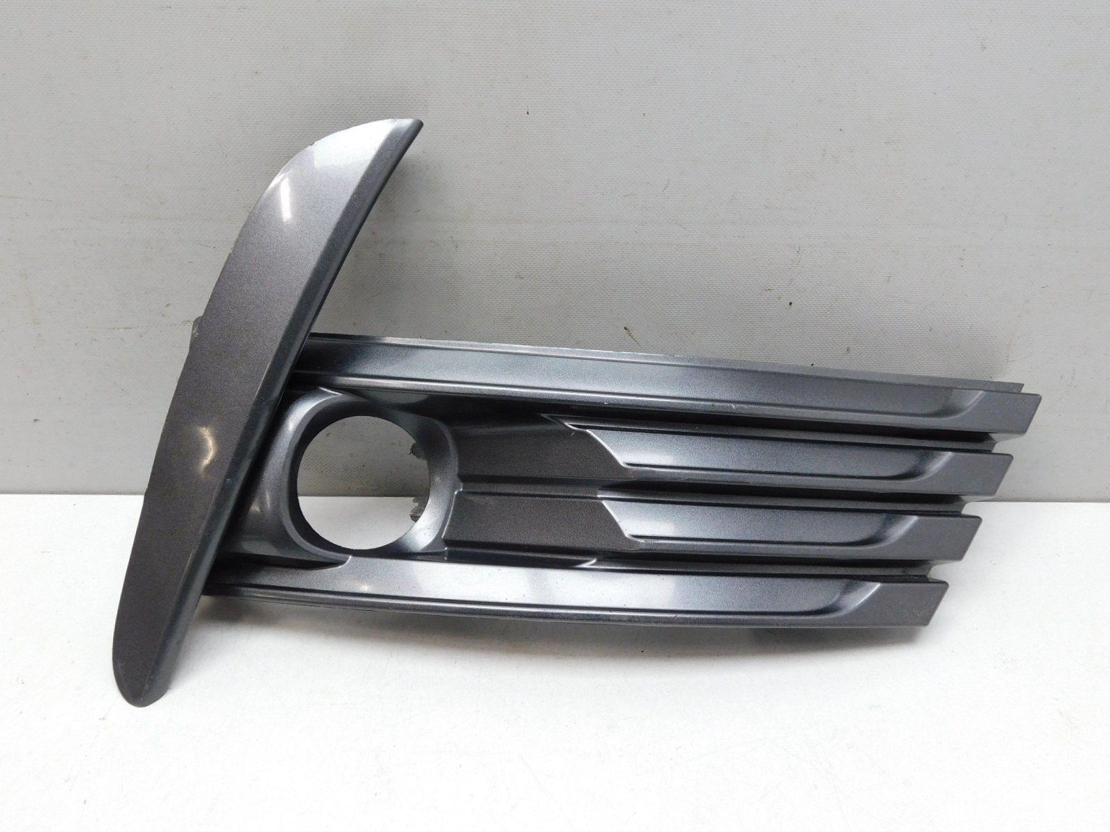 Решетка в бампер правая Toyota Corolla E18 2013-2018