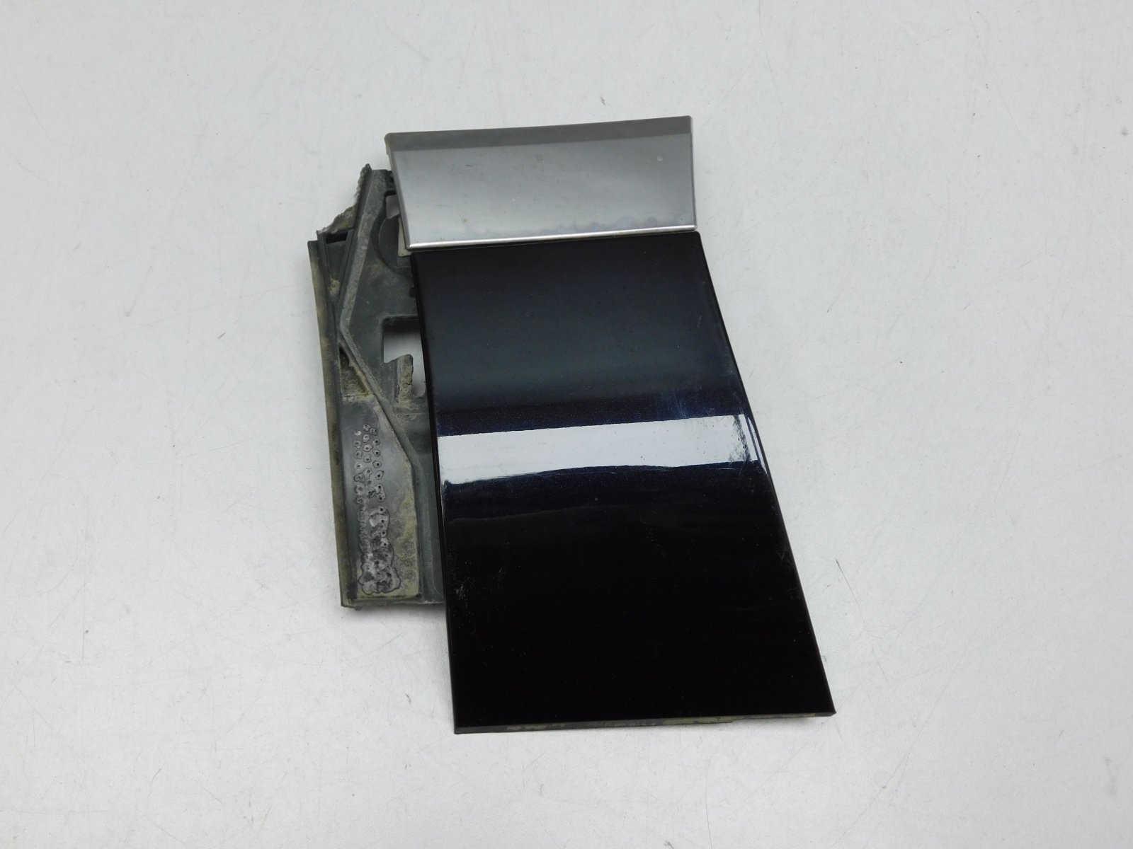 Накладка крыла переднего левого Volkswagen Touareg 2010>