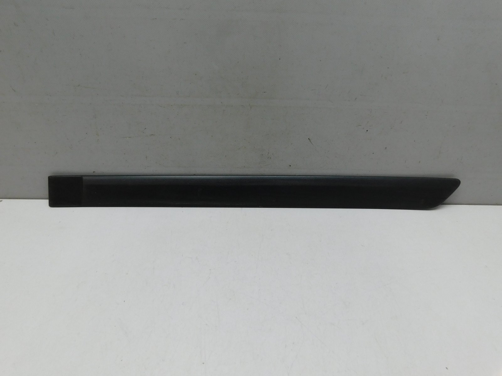 Молдинг двери задней левой Skoda Fabia 2007-2015