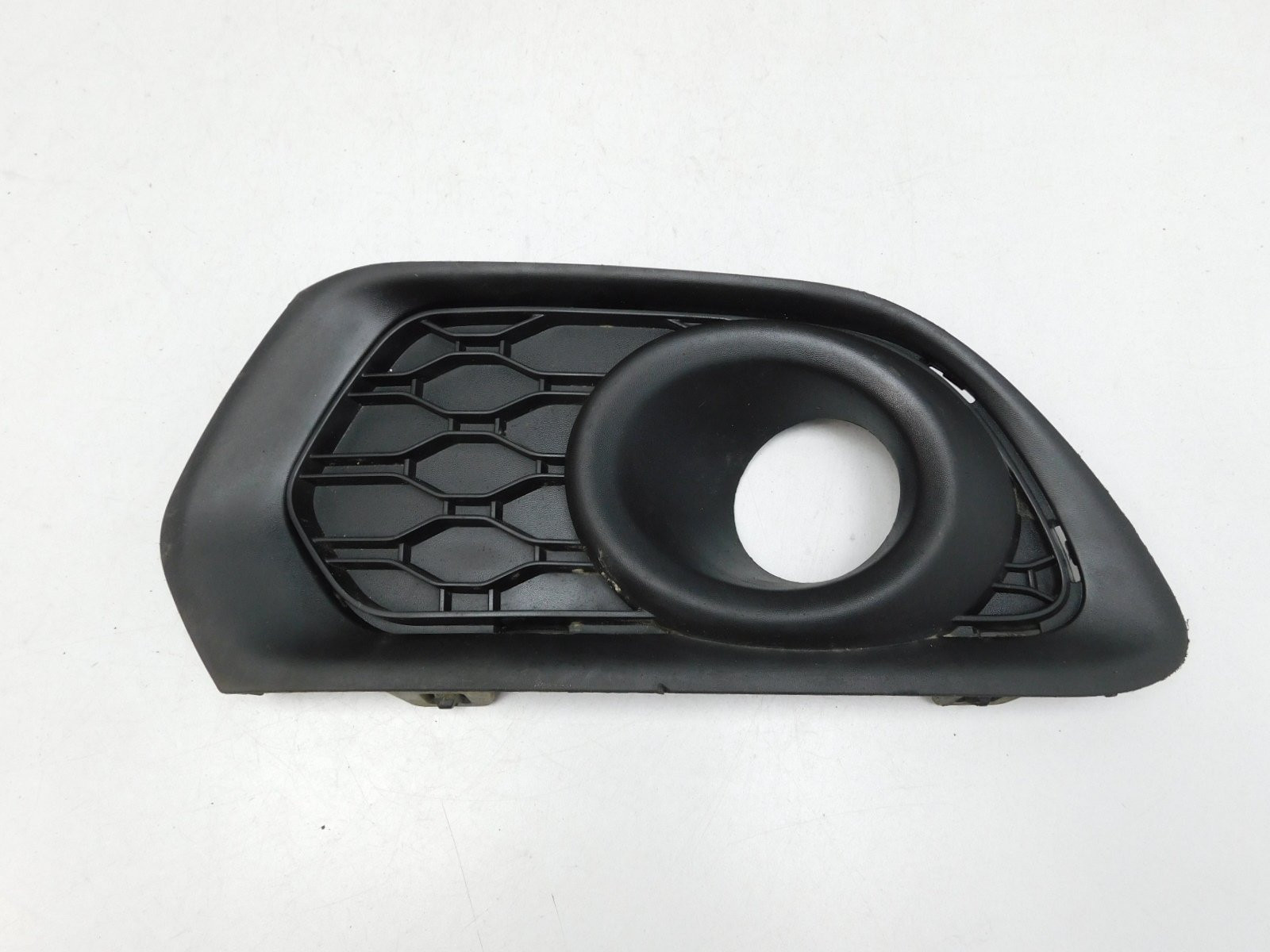 Решетка в бампер левая Renault Sandero 2014>