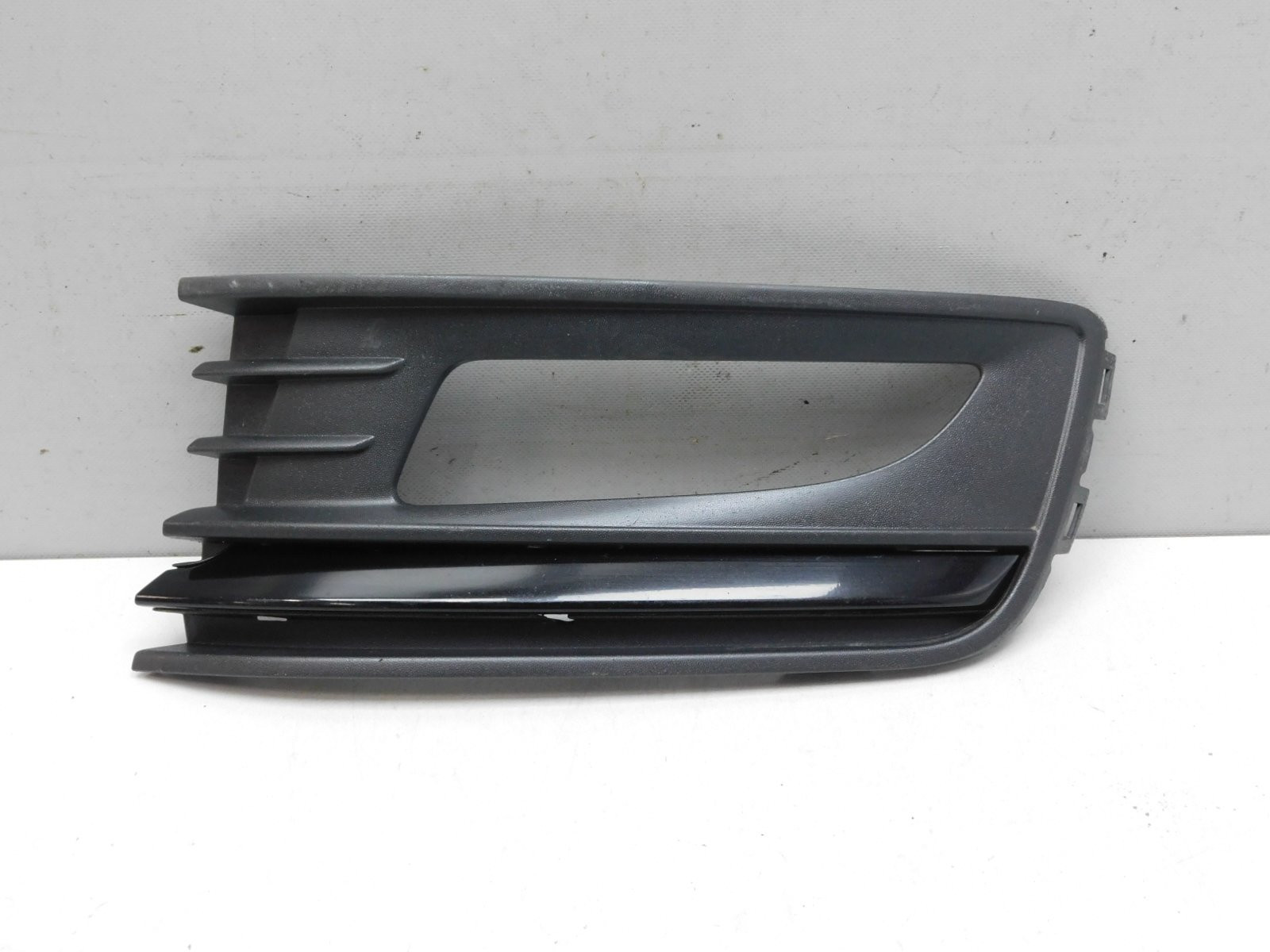 Решетка в бампер левая Volkswagen Polo Sedan 2011-2020