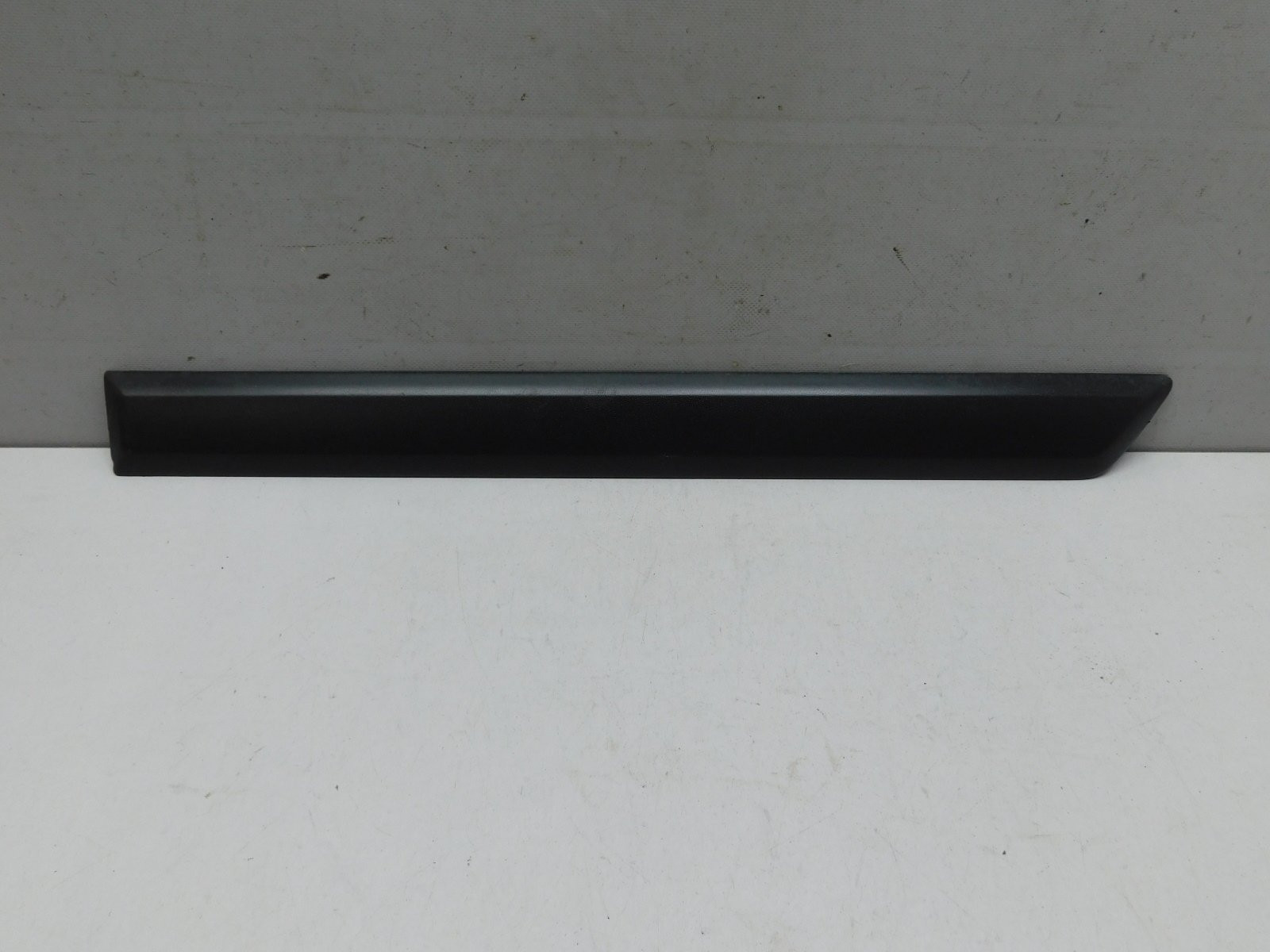 Молдинг двери задней левой Skoda Yeti 2009-2018