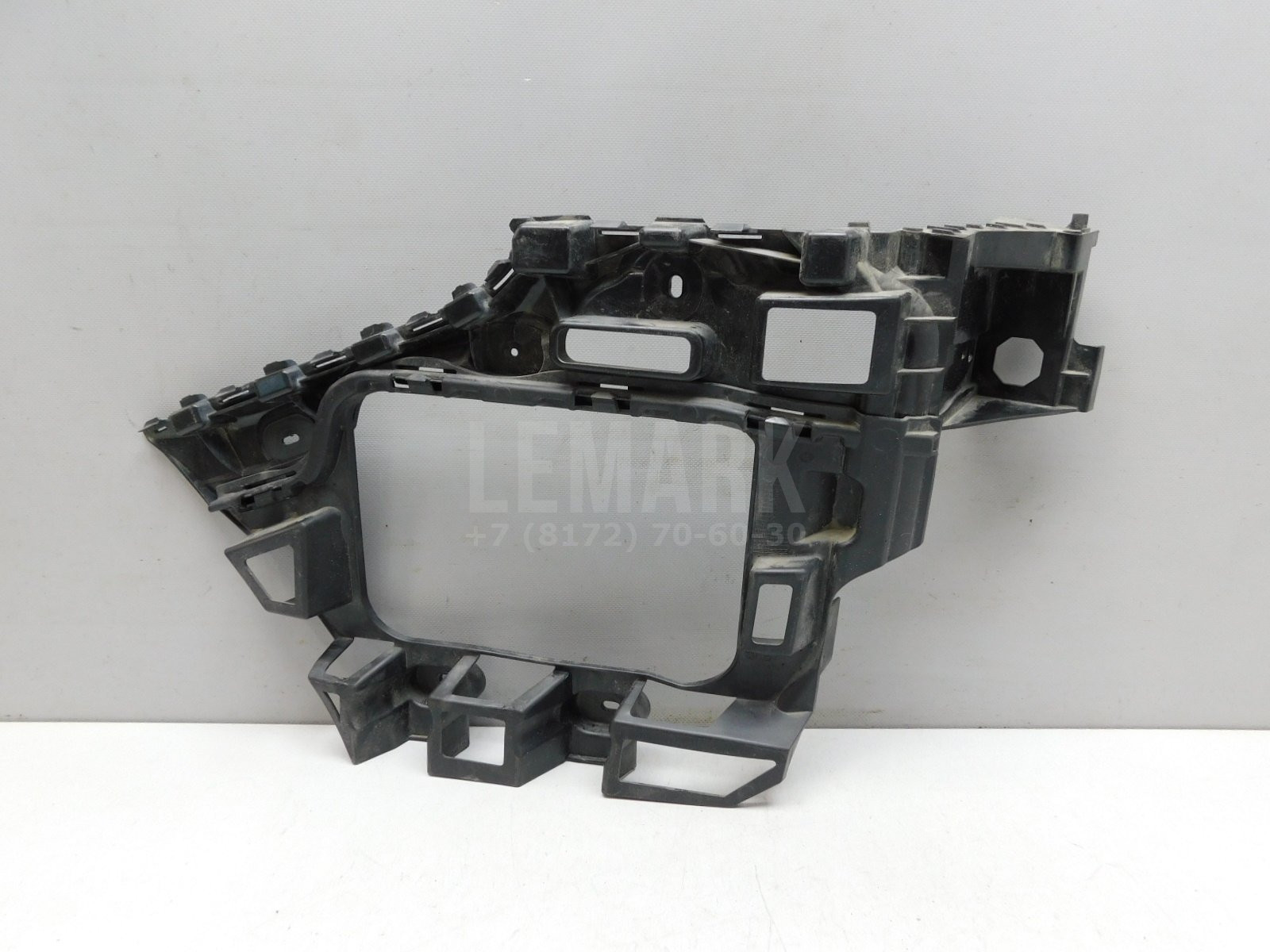 Кронштейн заднего бампера Volkswagen Touareg 2010> 7P6807393