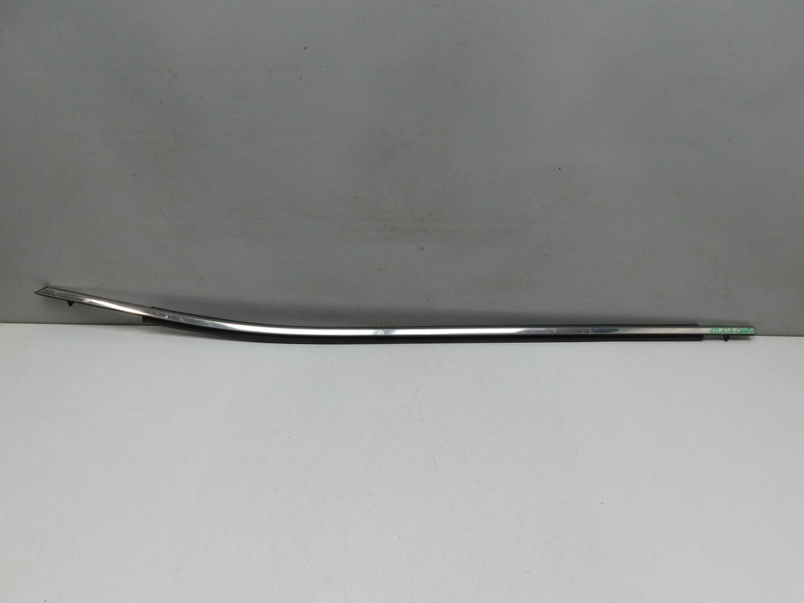 Накладка стекла переднего левого Toyota Camry V70 2017>