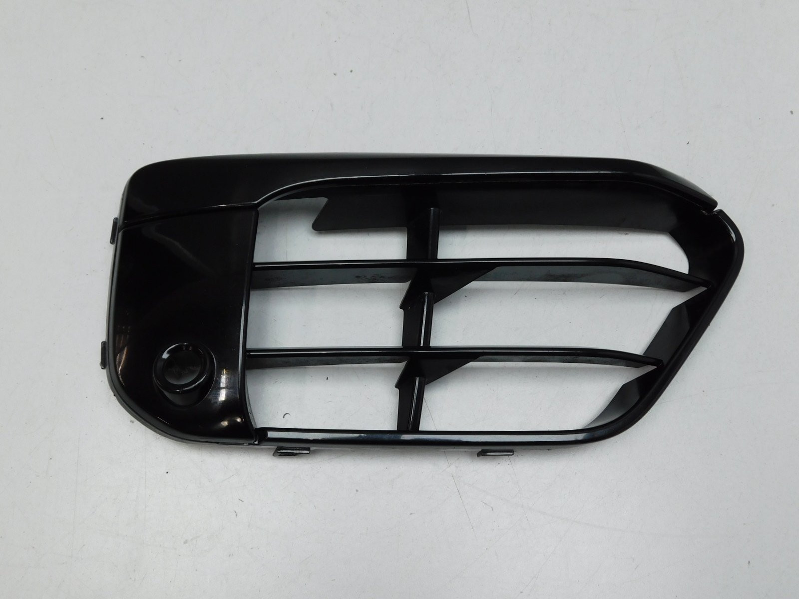 Решетка в бампер правая BMW X1 F48 2015>