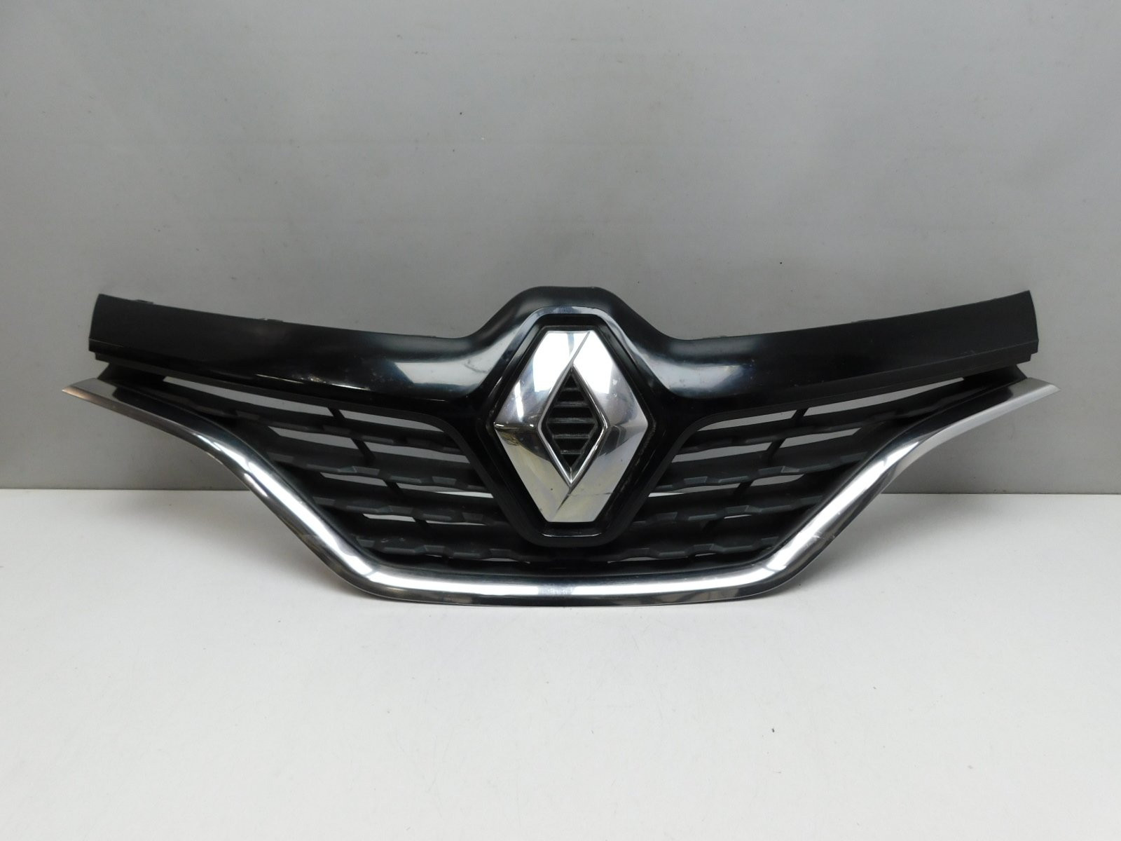 Решетка радиатора Renault Kaptur 2016>