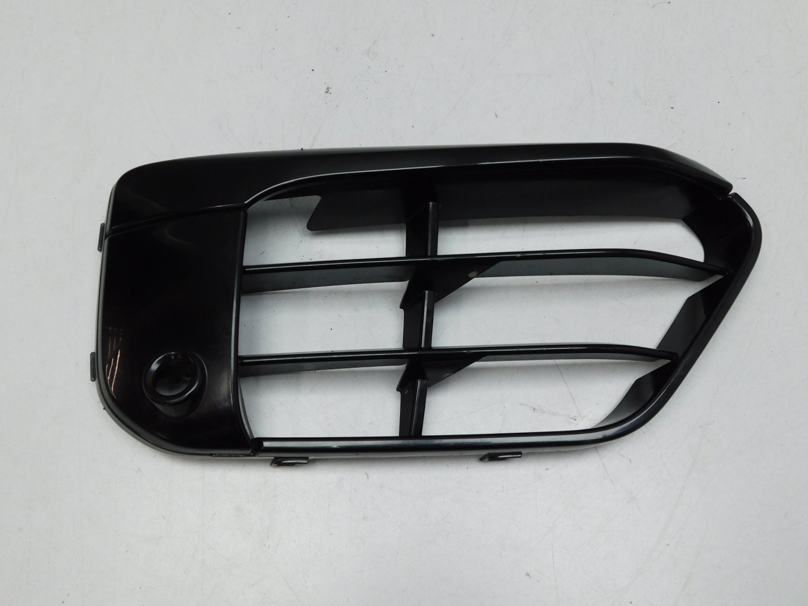 Решетка в бампер правая BMW X1 F48 2015>