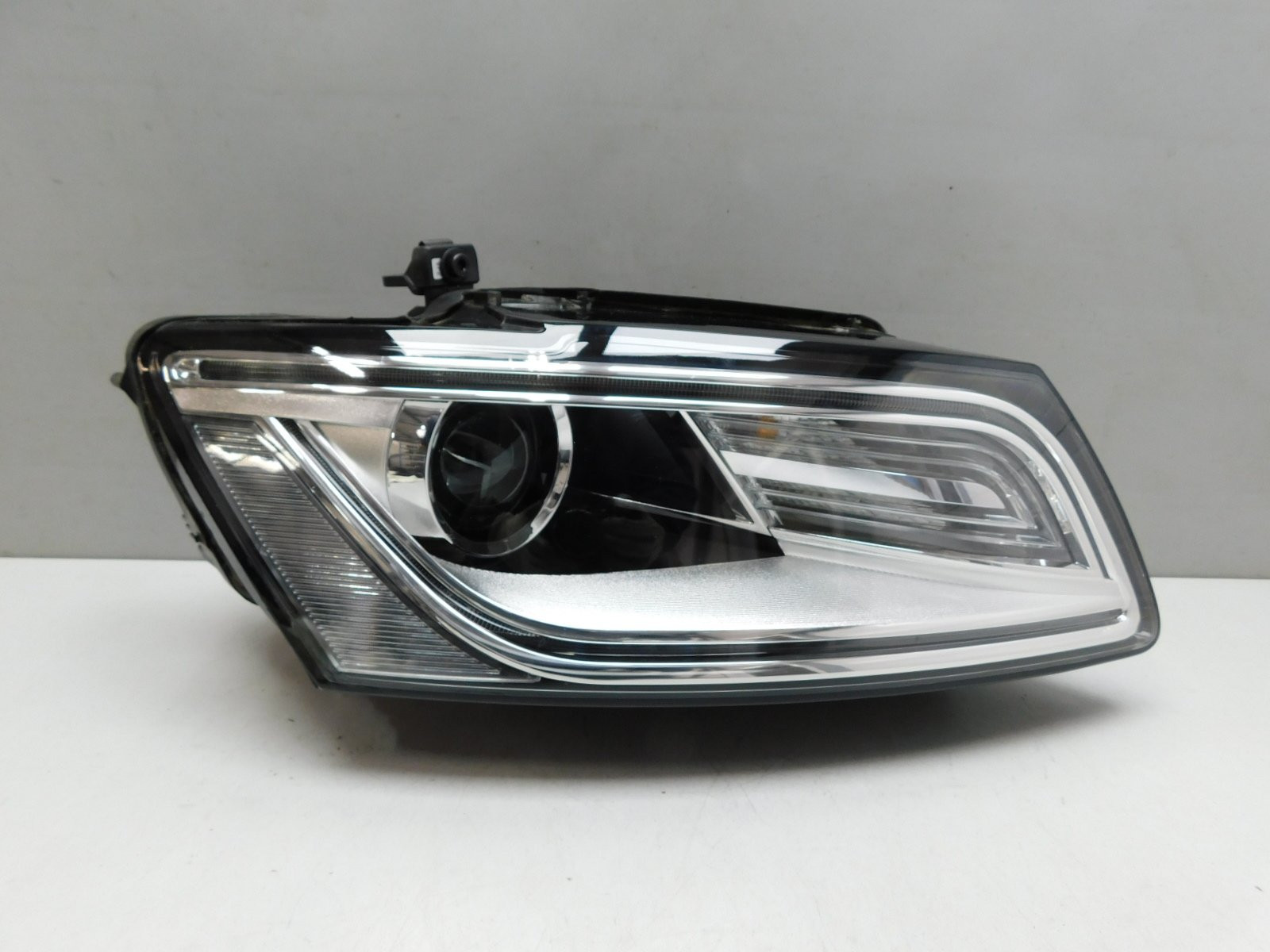 Фара правая Audi Q5 2008-2017