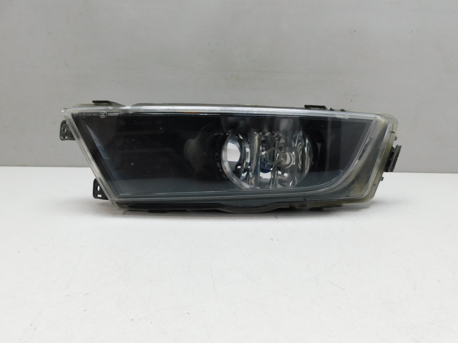 Фара противотуманная левая Skoda Octavia III (A7) 2013-2020