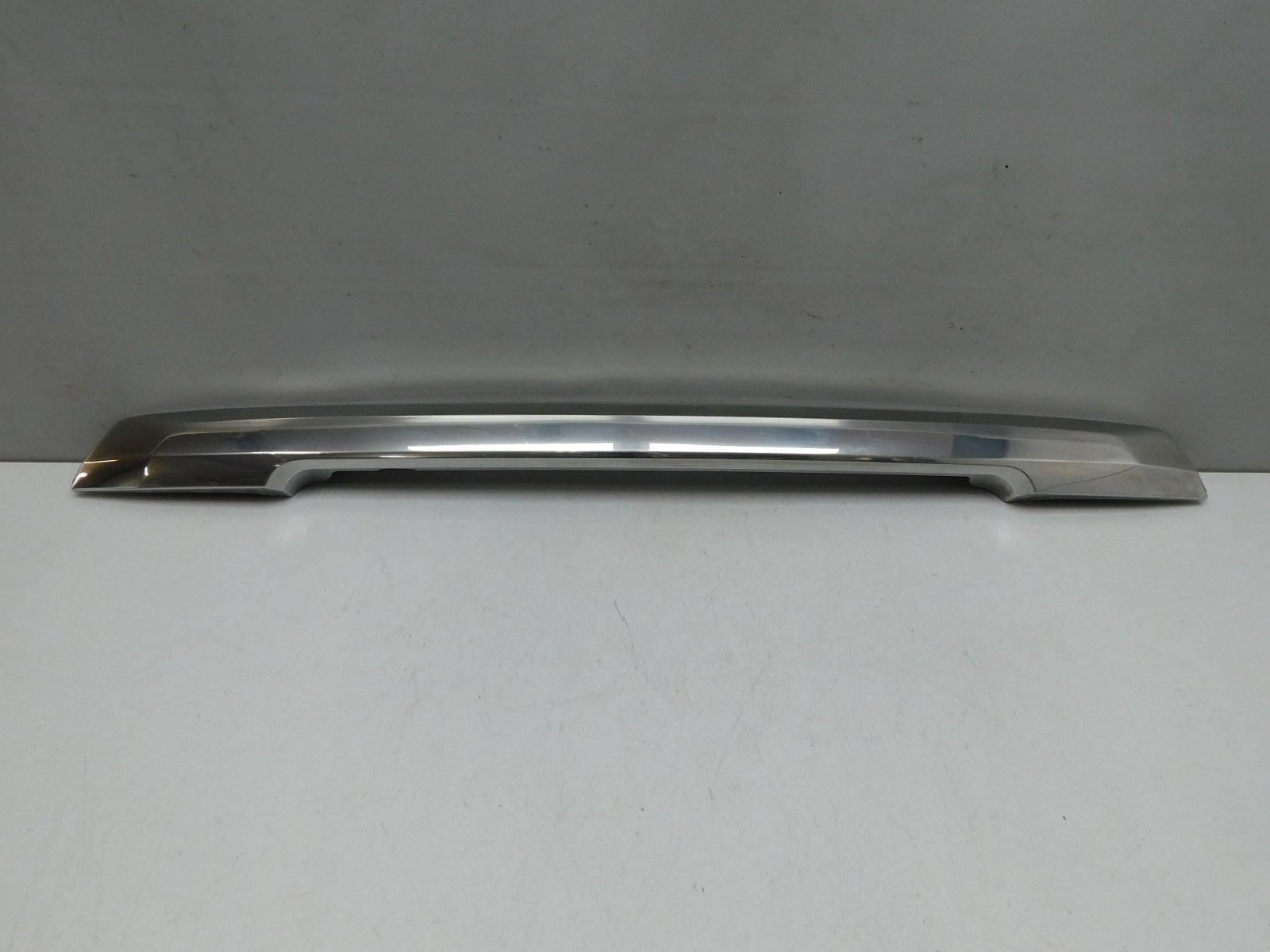 Накладка двери багажника Lexus LX 570 (URJ200) 2007>