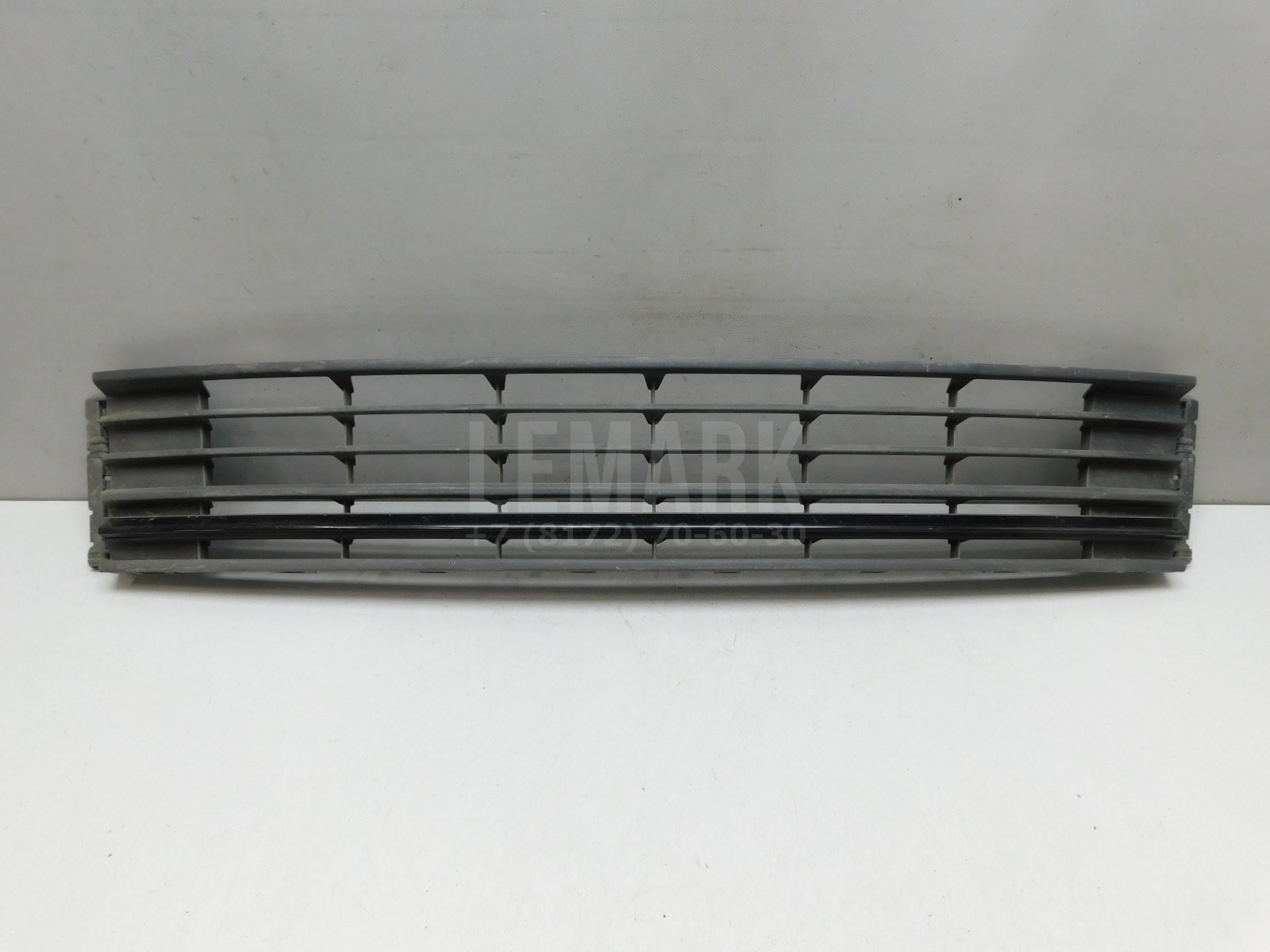 Решетка в бампер центральная Volkswagen Polo Sedan 2011-2020 6RU853677C