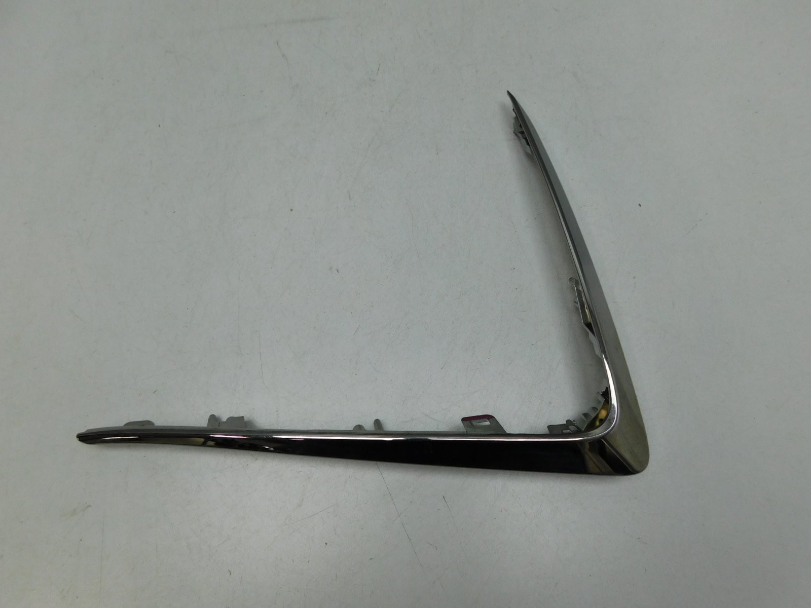 Молдинг решетки радиатора Lexus ES 2018>