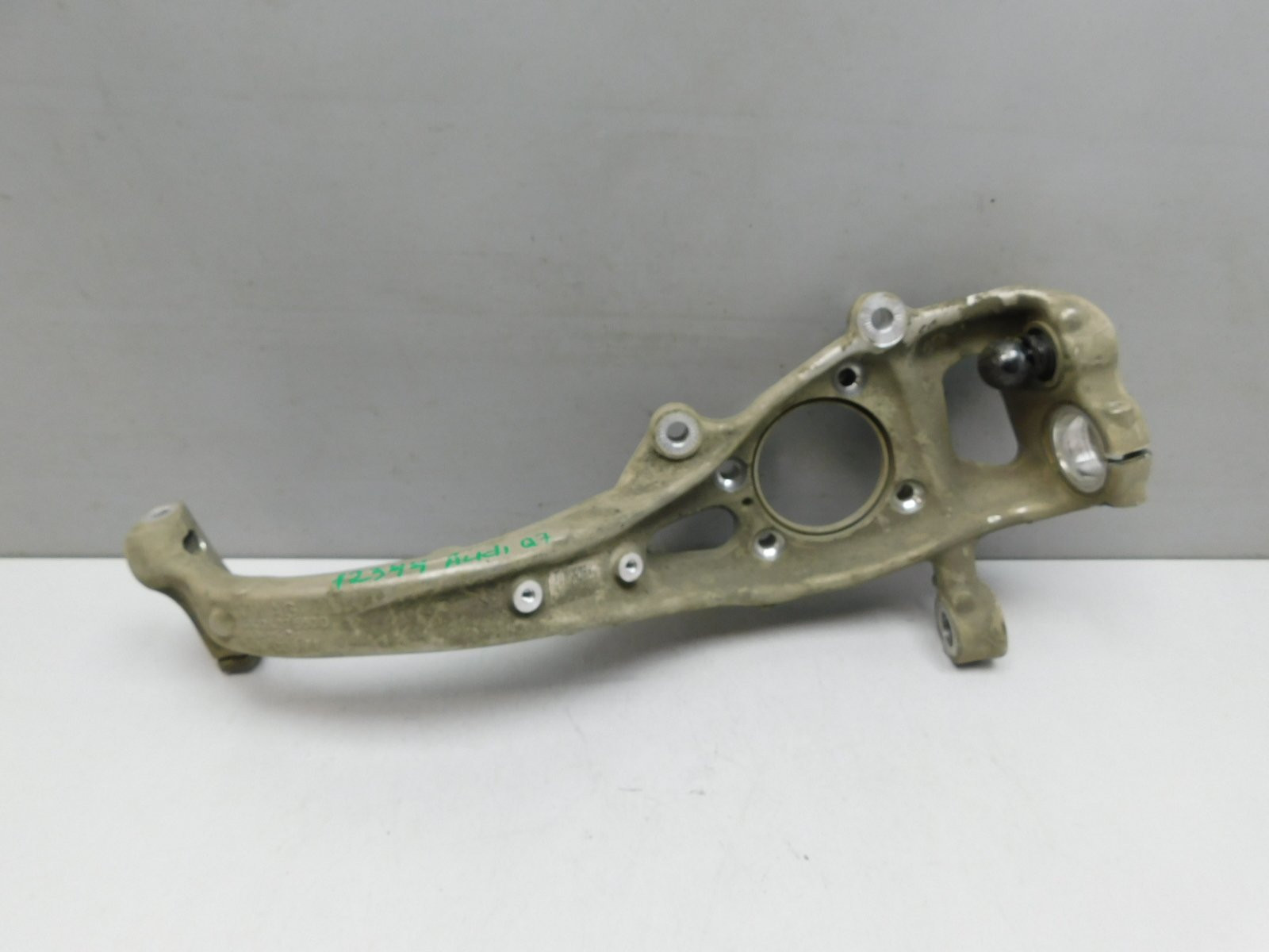 Кулак поворотный передний правый Audi Q7 [4L] 2005-2015