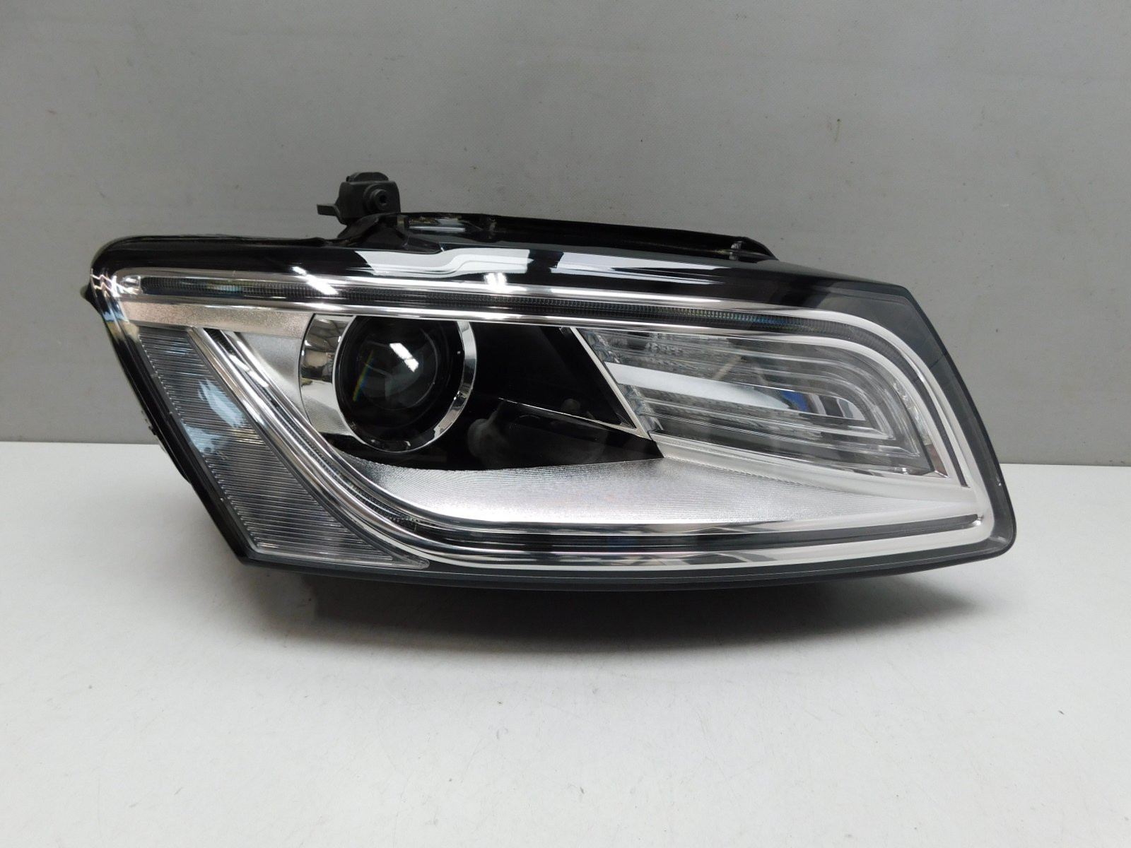 Фара правая Audi Q5 2008-2017