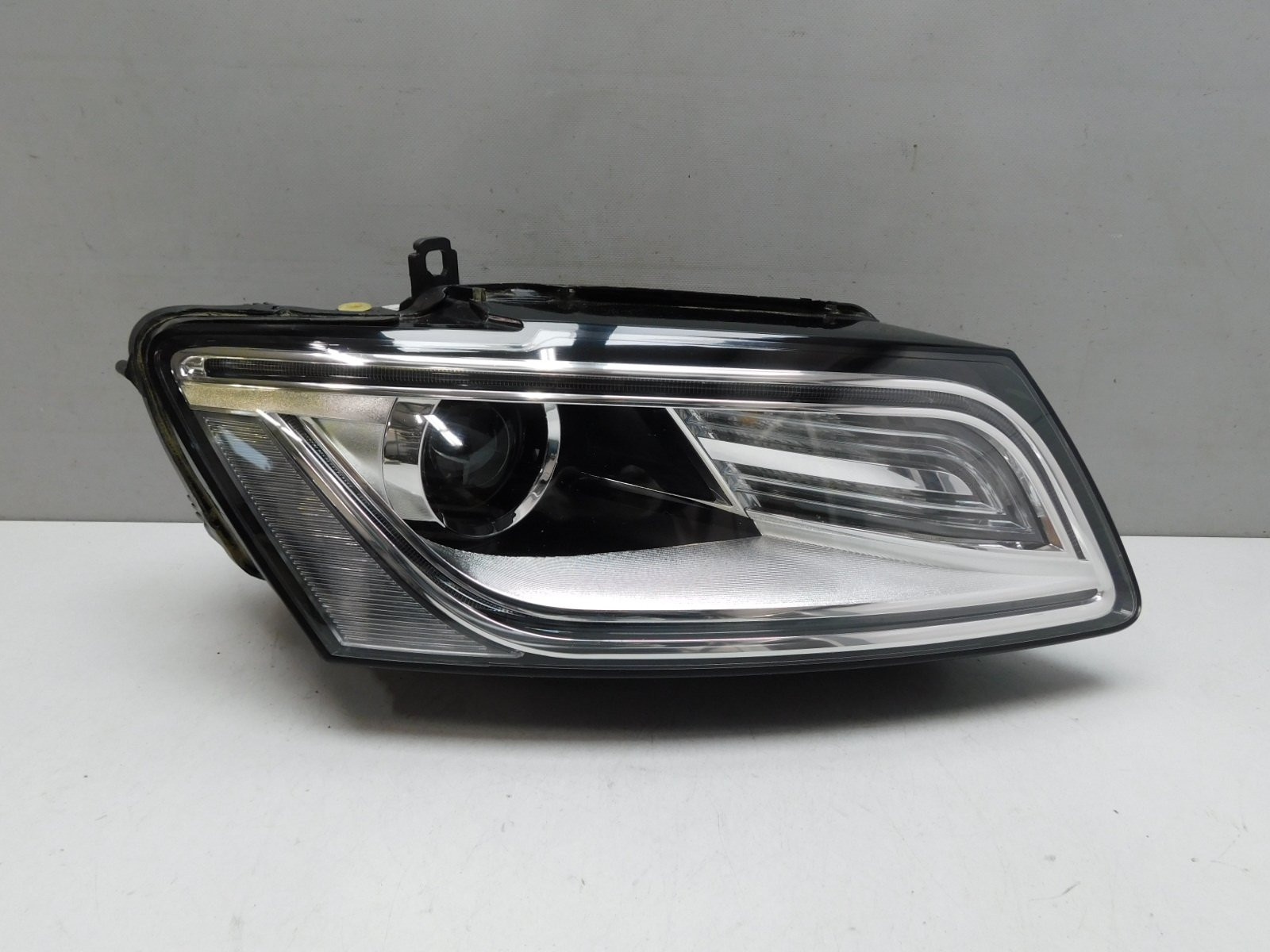 Фара правая Audi Q5 2008-2017