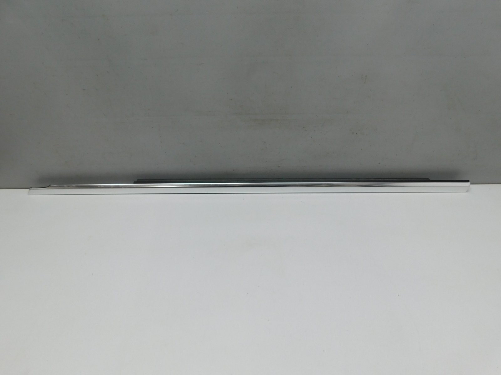 Молдинг двери передней левой Mercedes-Benz E-Klasse W213 2016>