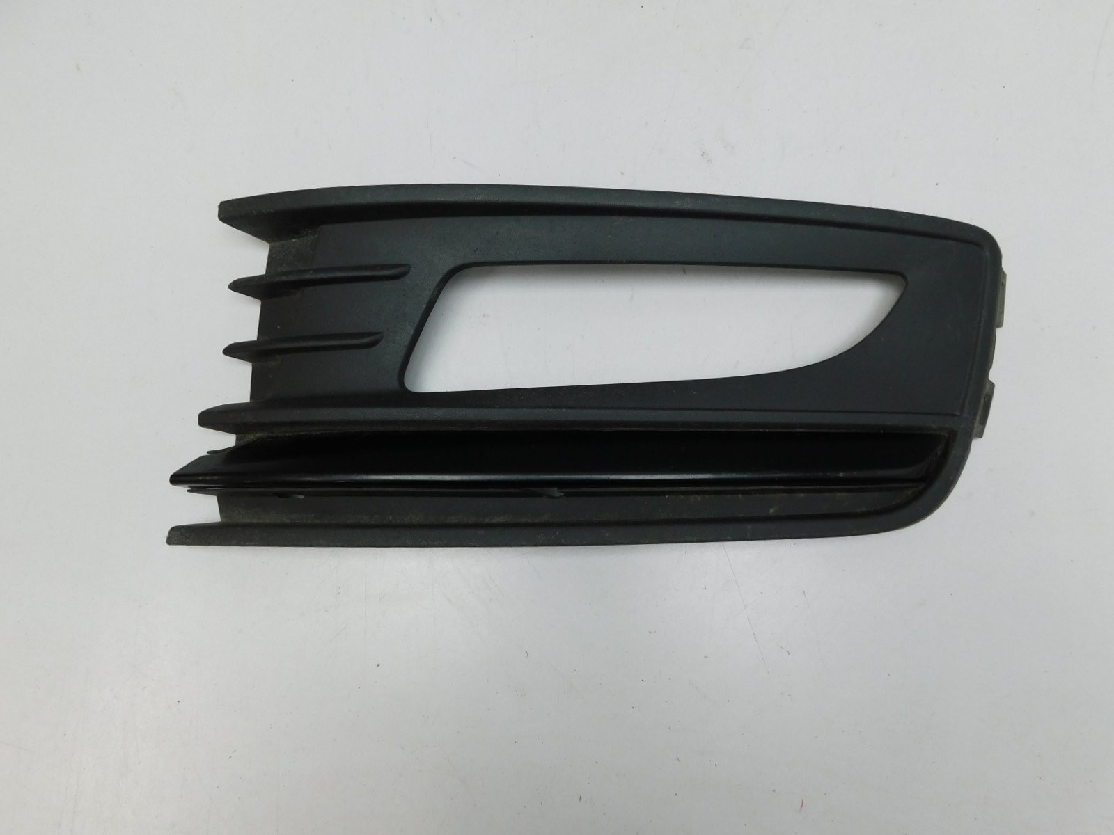 Решетка в бампер левая Volkswagen Polo Sedan 2011-2020