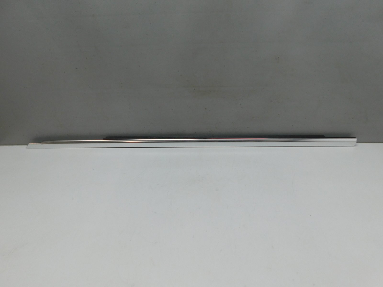 Молдинг двери передней левой Mercedes-Benz E-Klasse W213 2016>