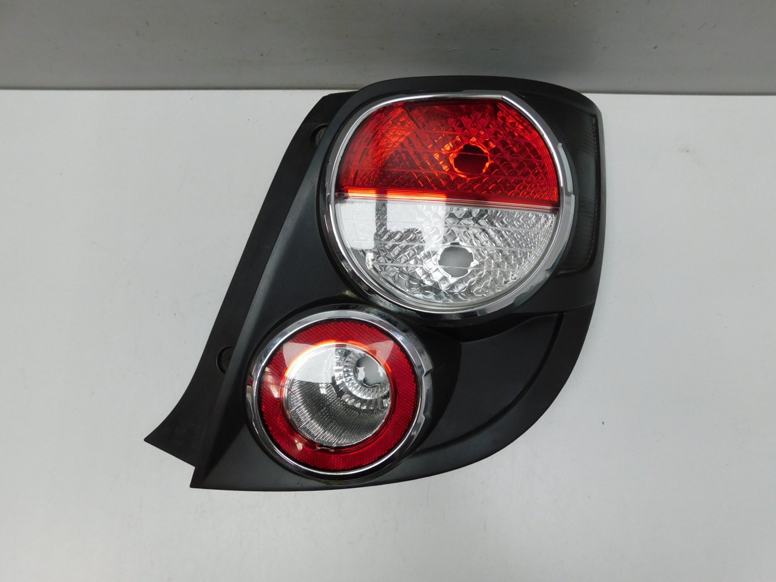 Фонарь задний правый Chevrolet Aveo (T300) 2011>