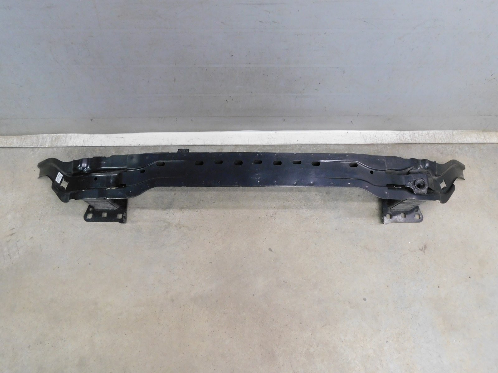 Усилитель переднего бампера Volkswagen Tiguan 2017>