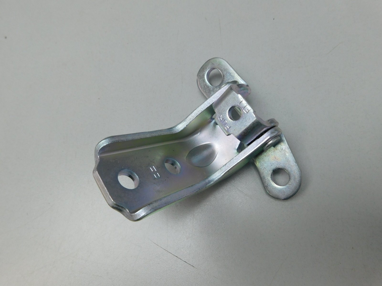 Петля двери передней правой Kia Picanto 2011>