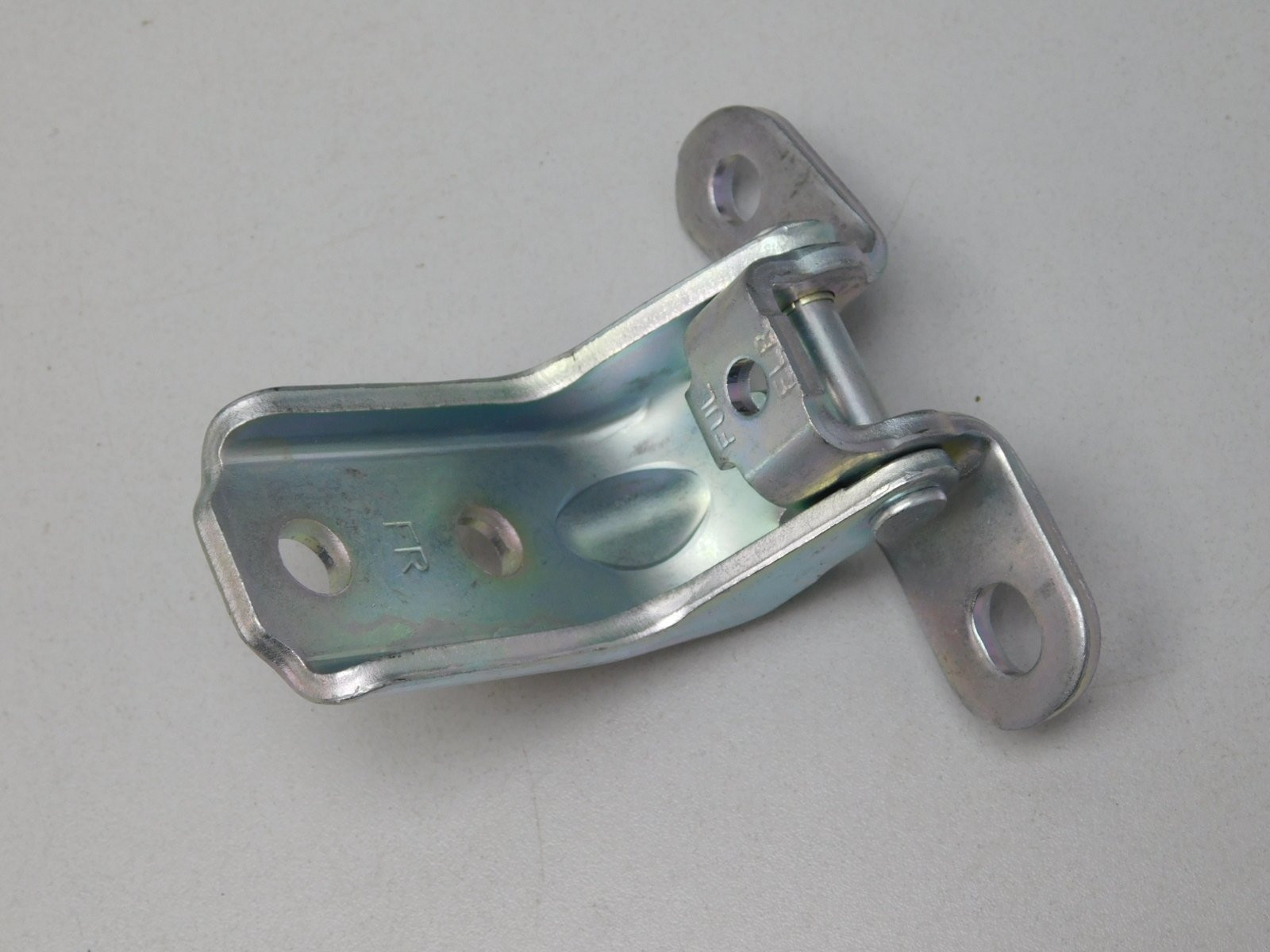 Петля двери передней левой Kia Picanto 2011>