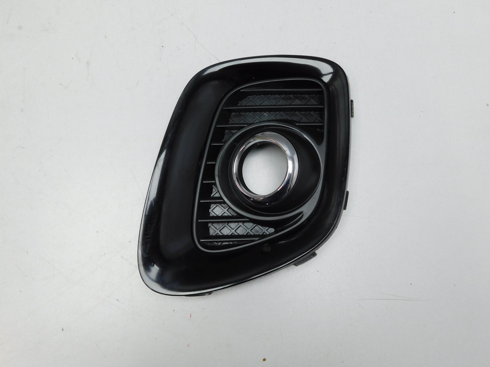 Решетка в бампер левая Kia Picanto 2011>