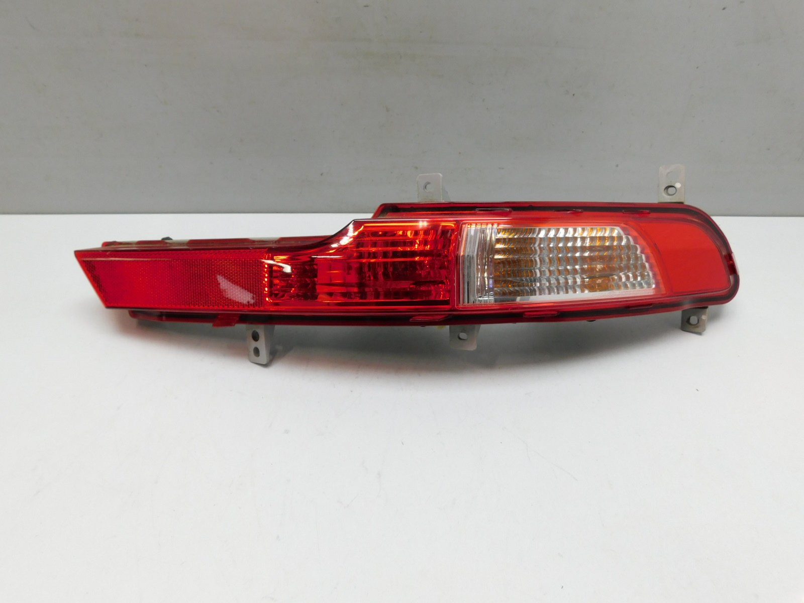 Фонарь задний в бампер правый Kia Sportage 2010-2015