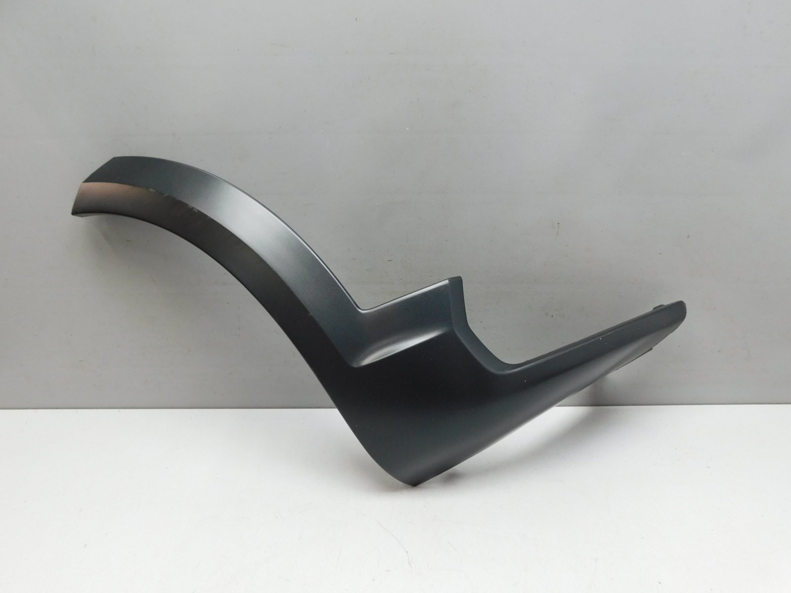 Накладка переднего бампера Volvo V90 Cross Country 2017>