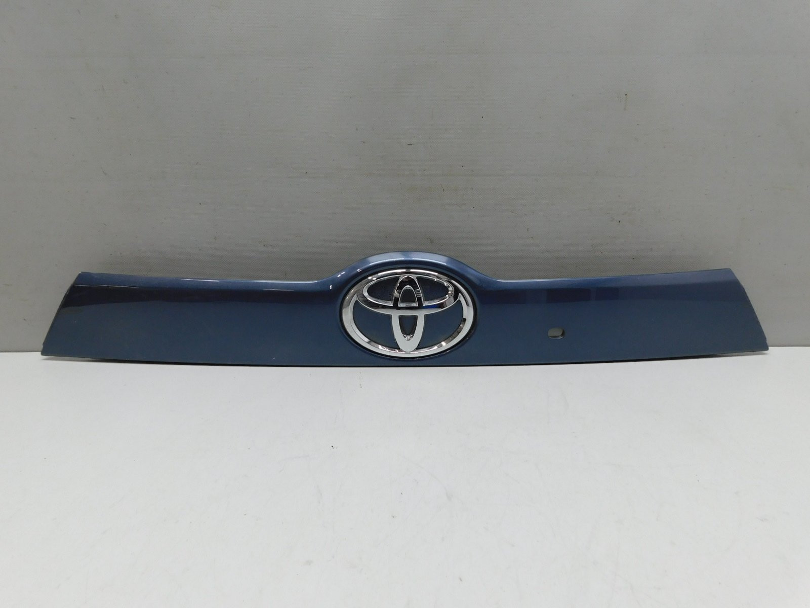 Накладка двери багажника Toyota Highlander III 2013>