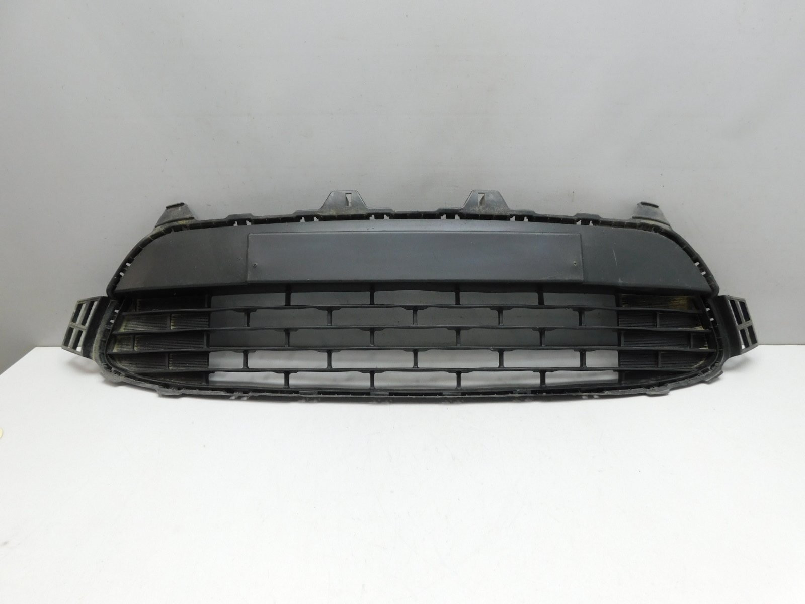 Решетка в бампер центральная Kia Rio 2017>