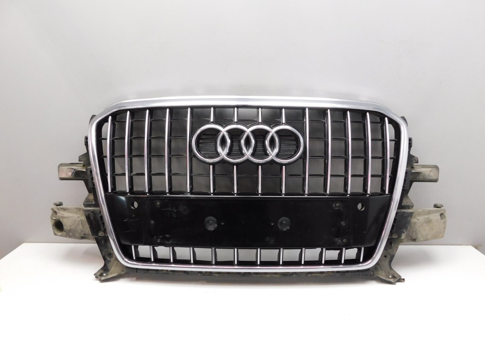 Решетка радиатора Audi Q5 2008-2017